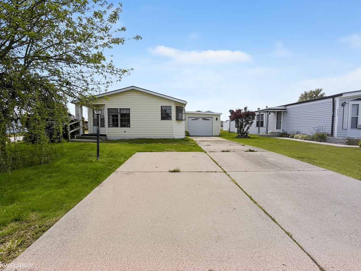 20738 Gaslight Drive, Clinton Twp, MI 48036 — Photo 3