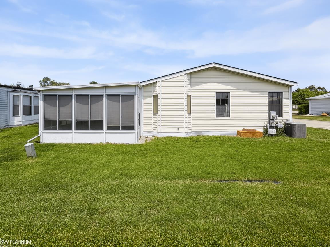 20738 Gaslight Drive, Clinton Twp, MI 48036 — Photo 34