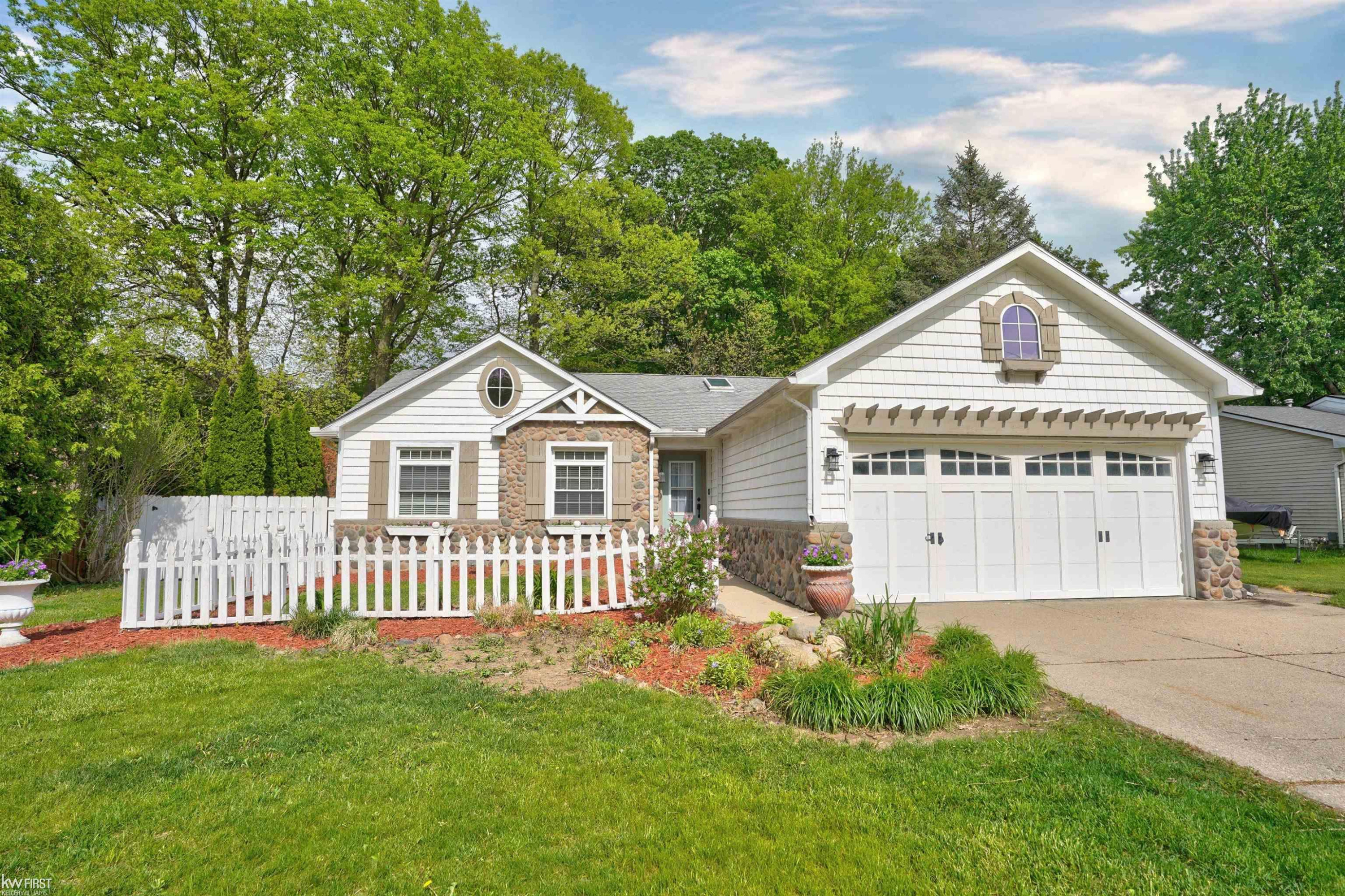 5311 Crestwood Drive, Grand Blanc, MI 48439 — Photo 2