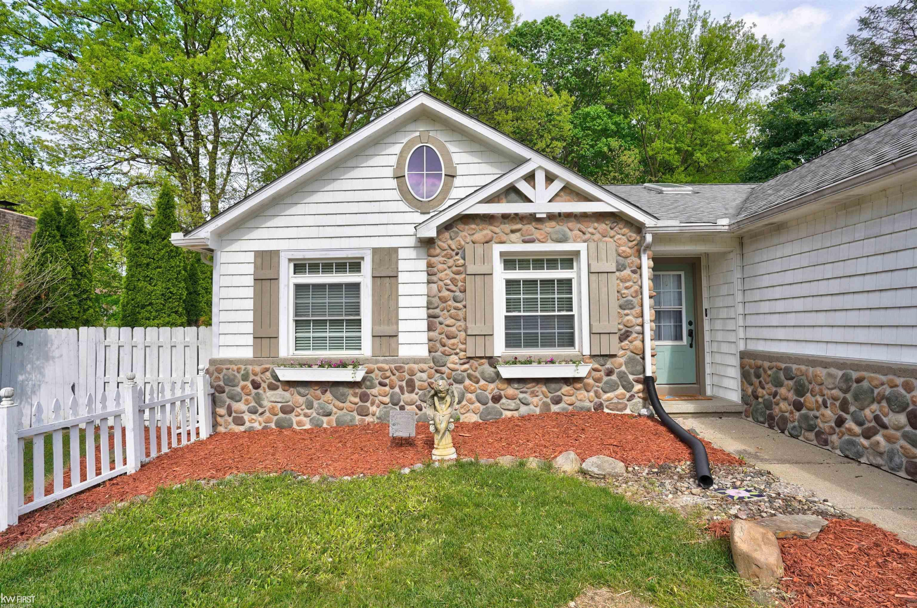 5311 Crestwood Drive, Grand Blanc, MI 48439 — Photo 3