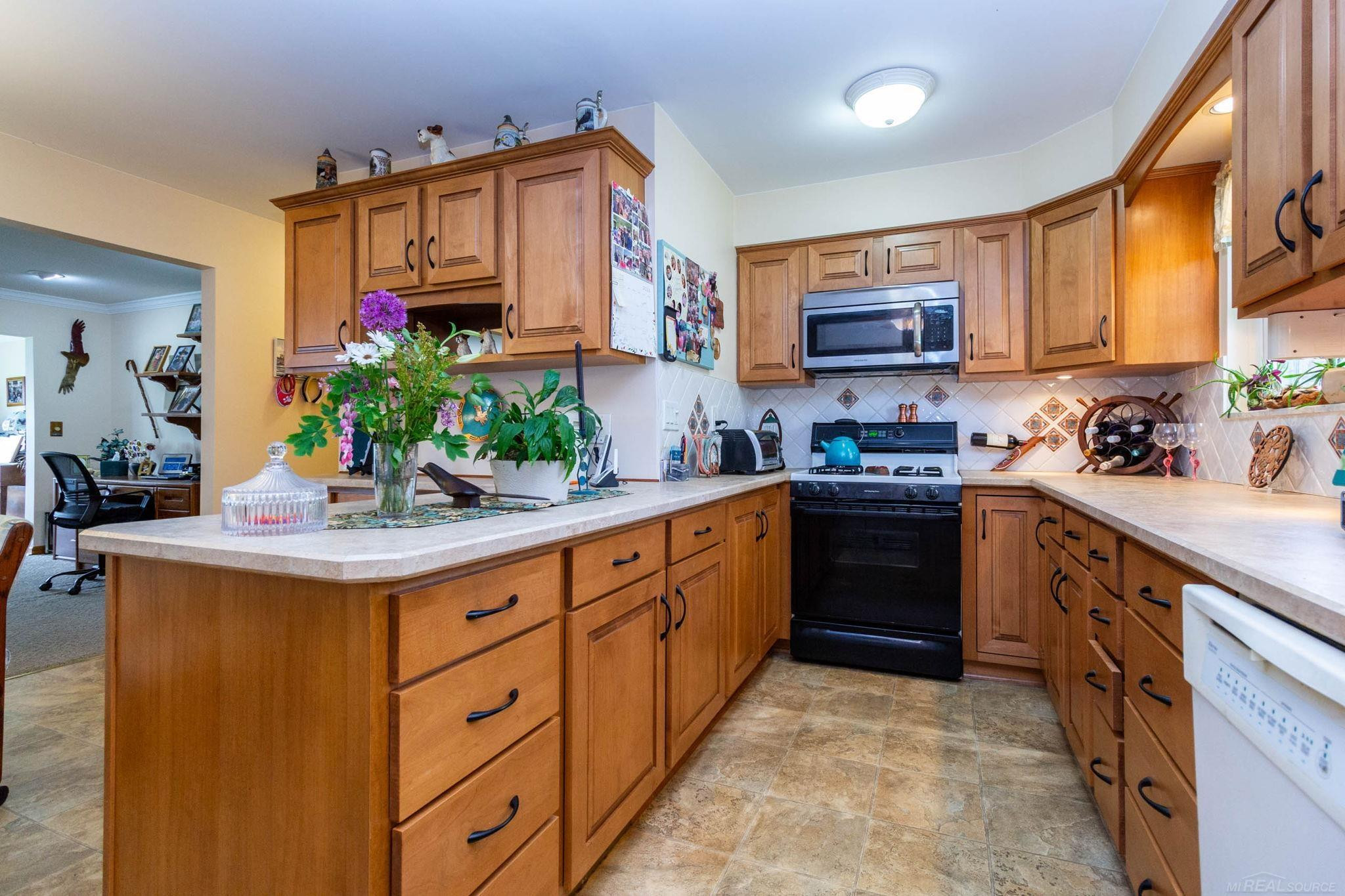 7233 Flamingo Street, Algonac, MI 48001 — Photo 8
