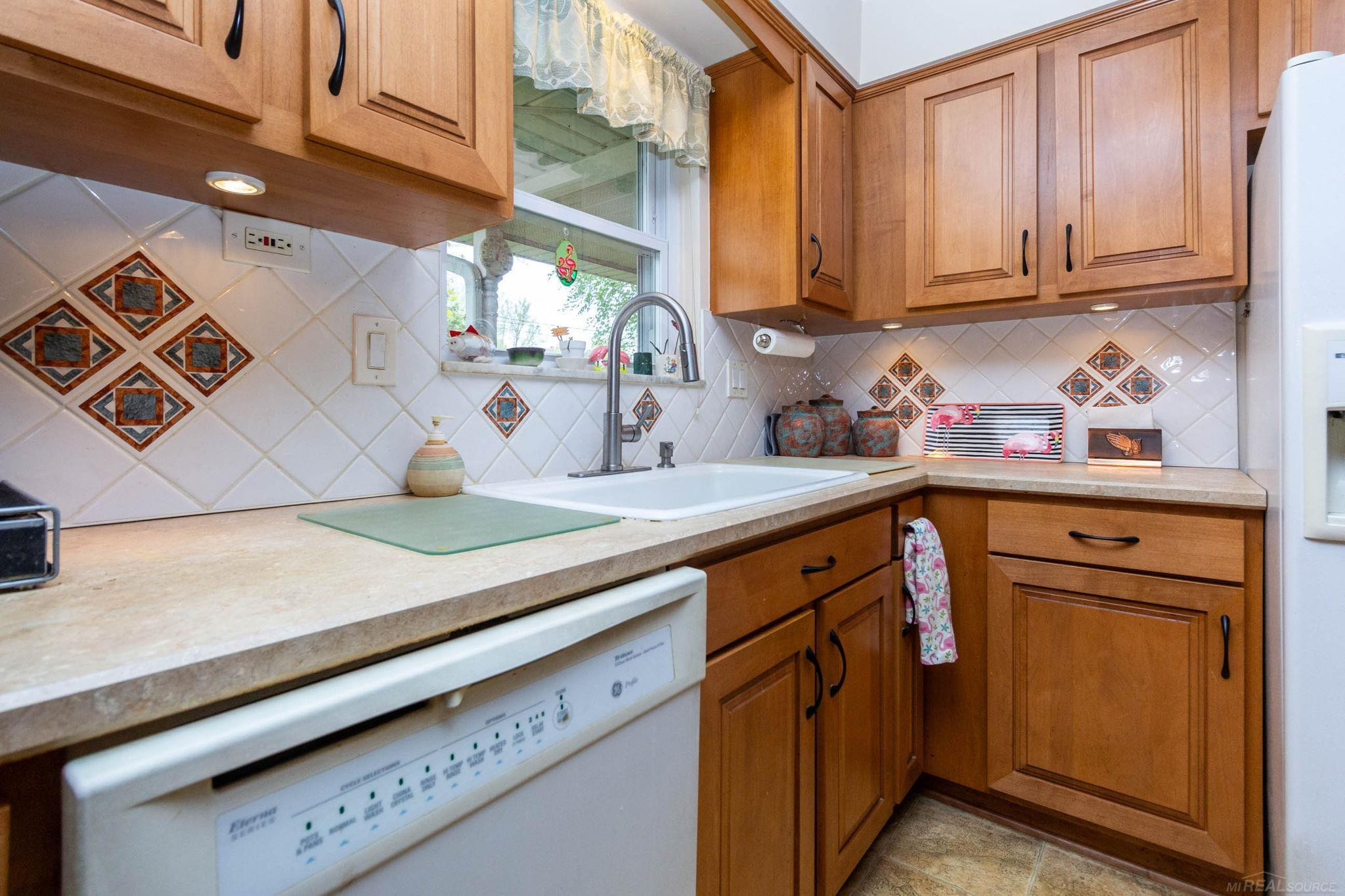 7233 Flamingo Street, Algonac, MI 48001 — Photo 10