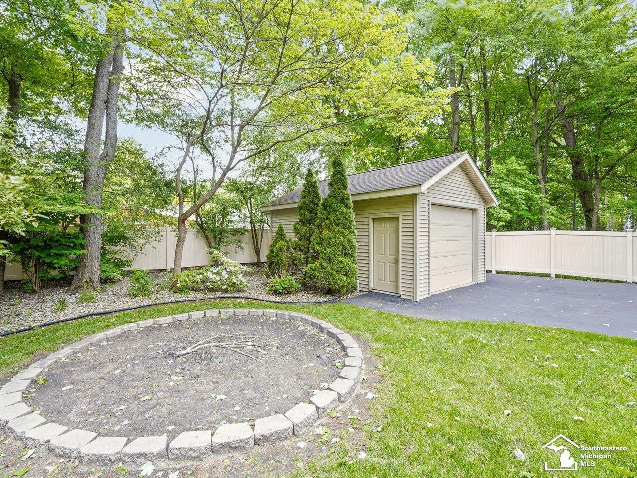 7058 Wildwood Drive, Temperance, MI 48182 — Photo 42