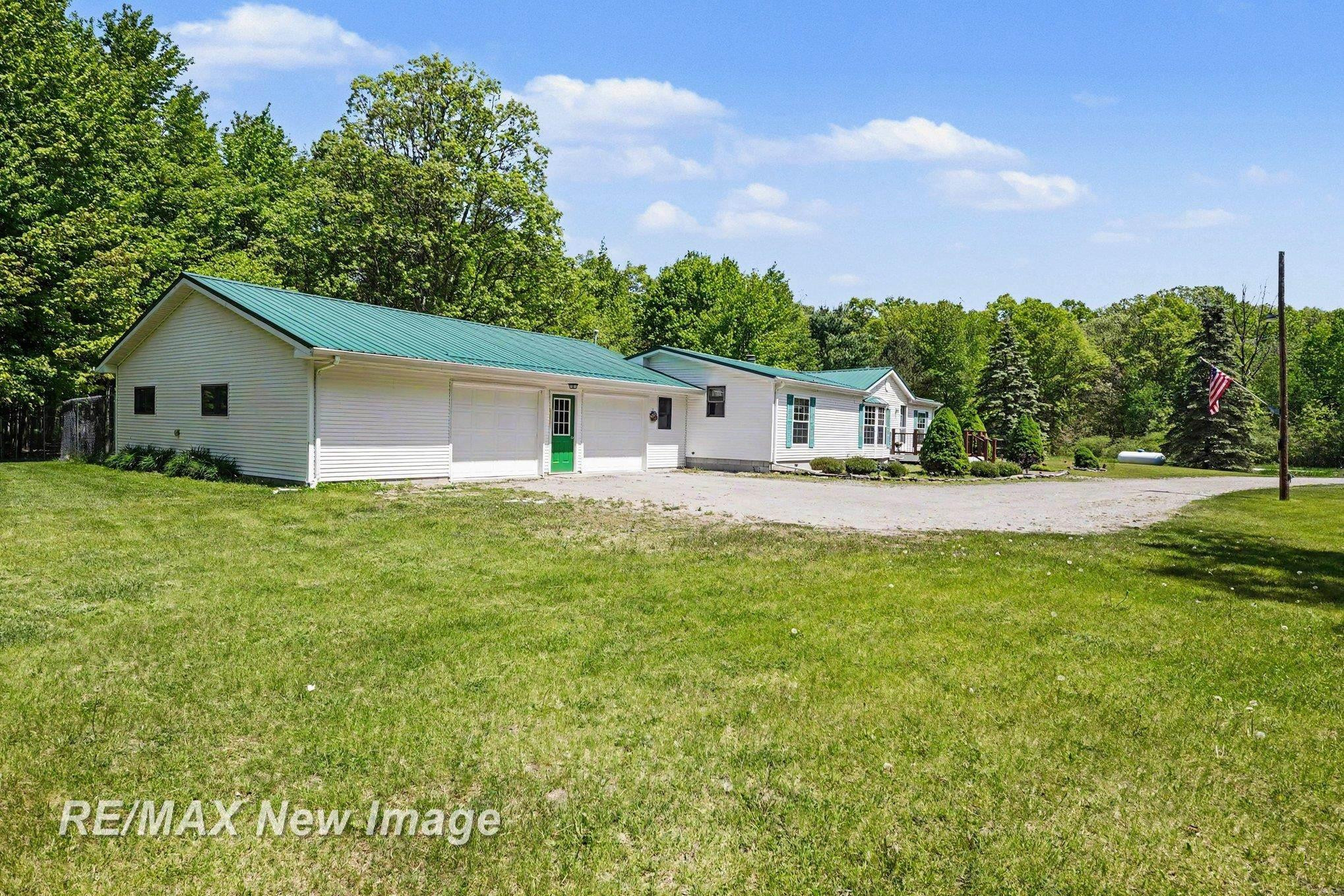 2827 N Eleven Mile Road, Coleman, MI 48618 — Photo 4
