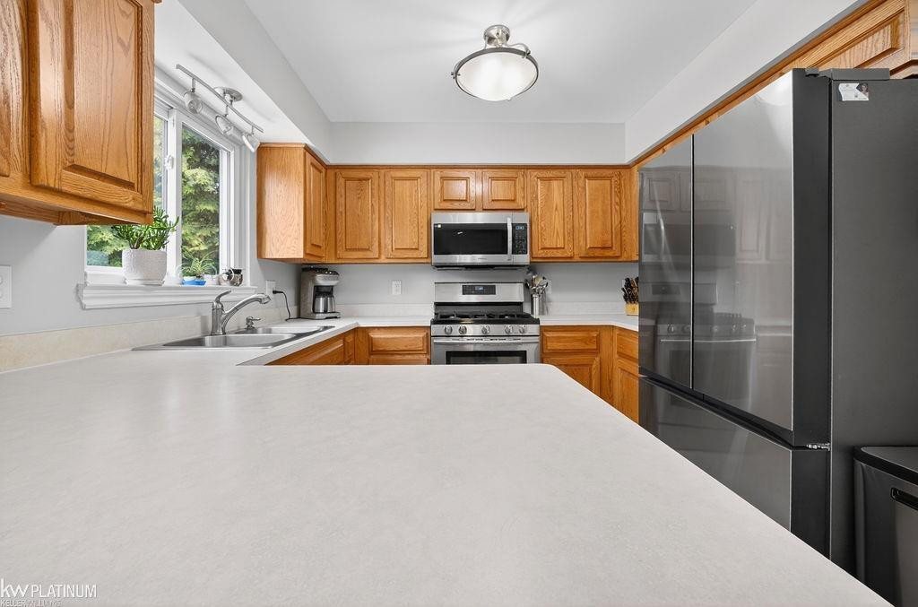54329 Avondale Drive, New Baltimore, MI 48047 — Photo 8