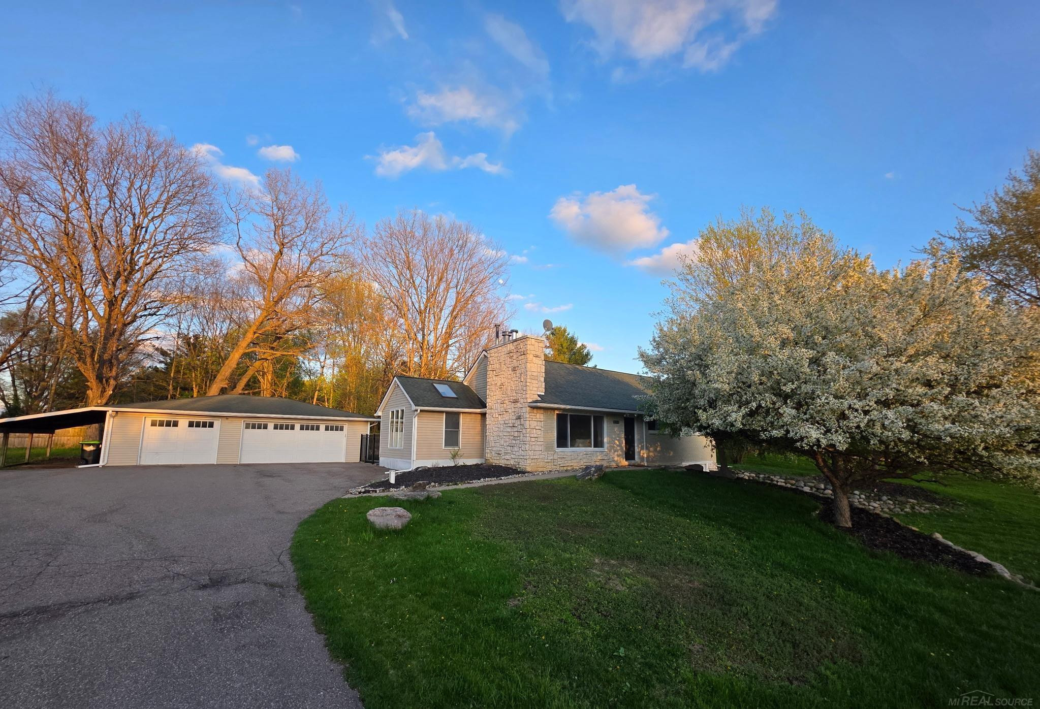 1051 Swan Lane, Fenton, MI 48430 — front exterior