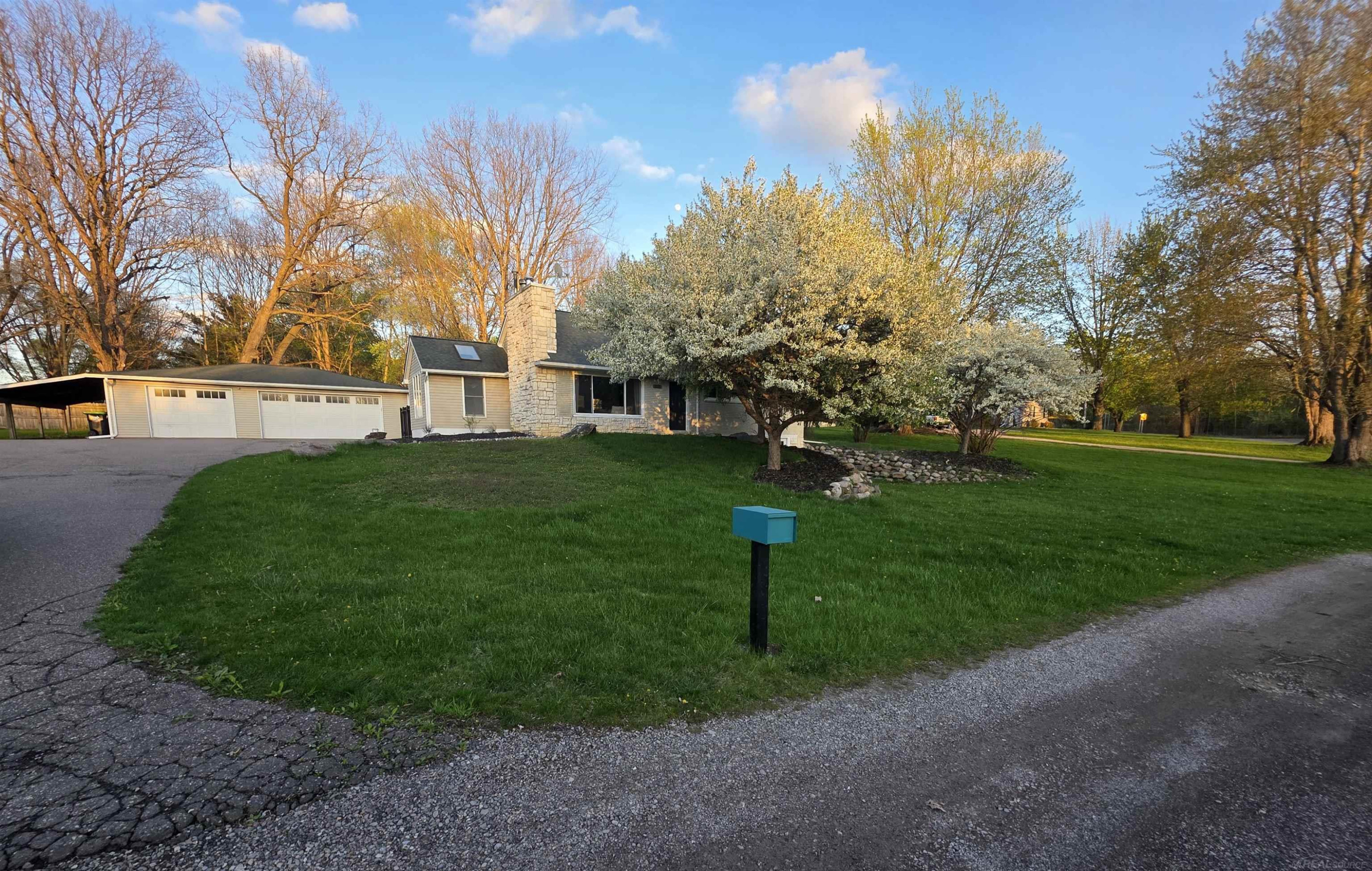 1051 Swan Lane, Fenton, MI 48430 — Photo 2