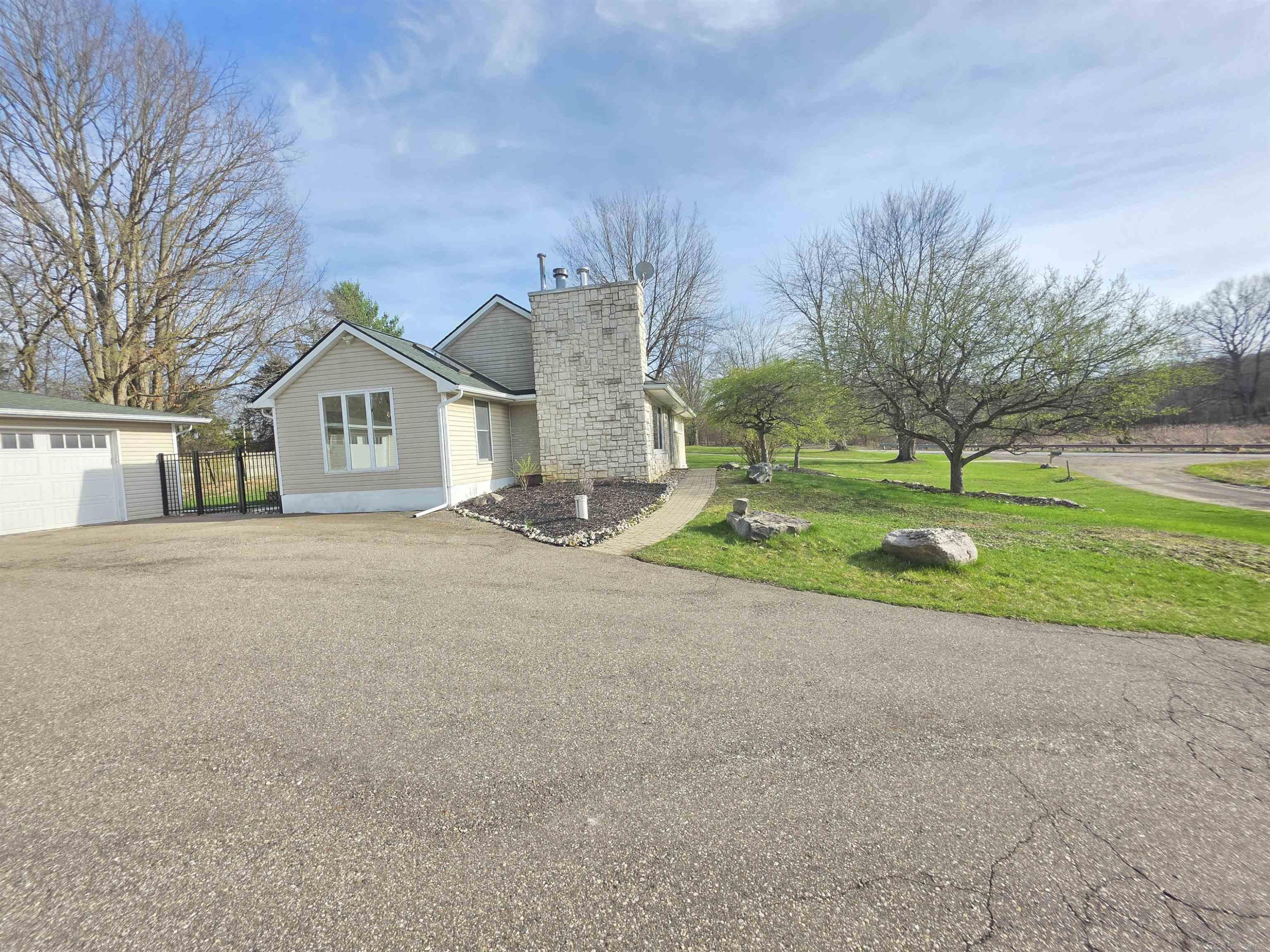 1051 Swan Lane, Fenton, MI 48430 — Photo 44