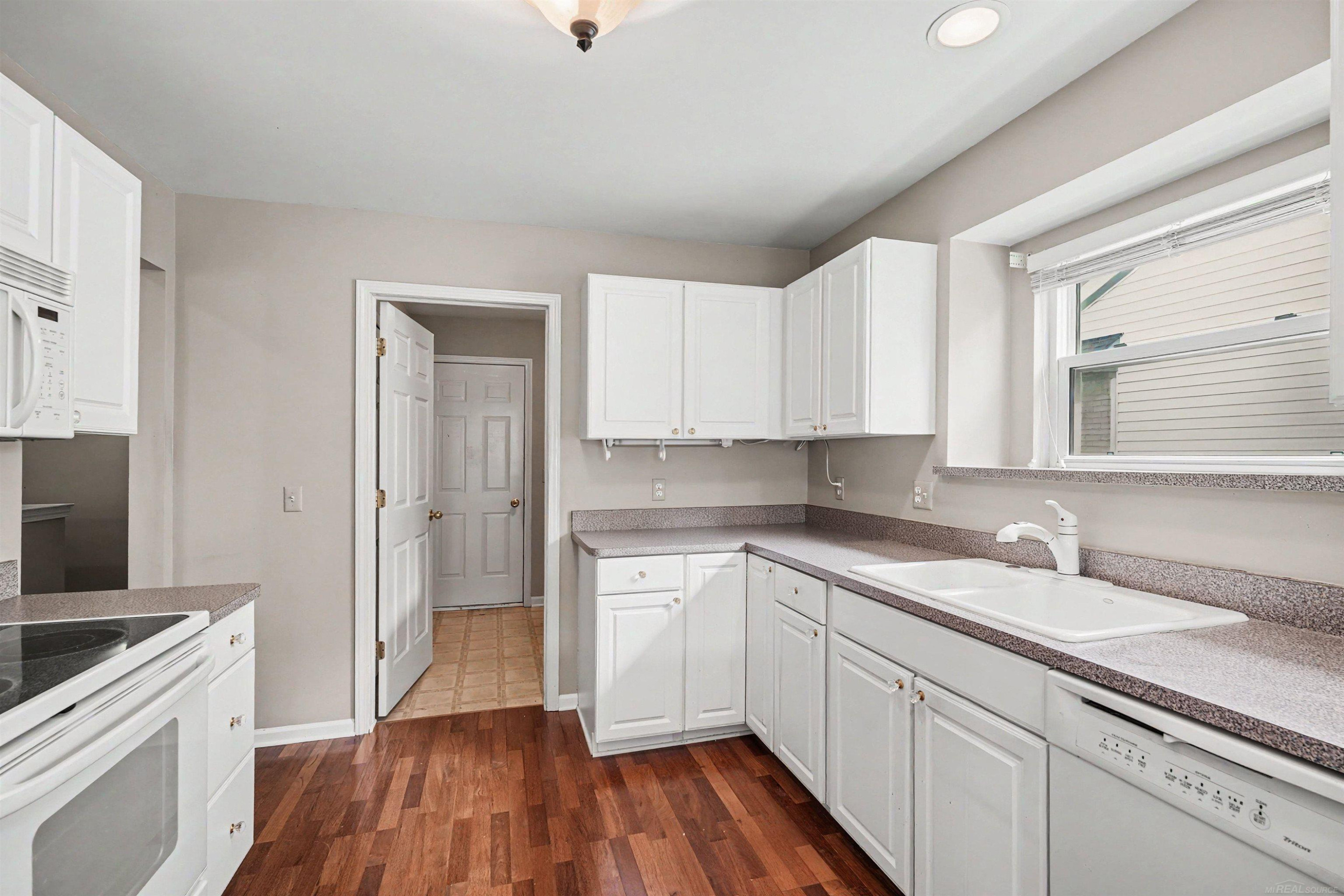 42349 Bayberry Street, Clinton Twp, MI 48038 — Photo 11