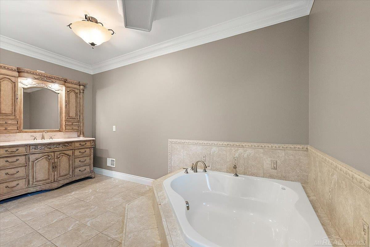 54245 Queensborough Drive, Shelby Twp, MI 48315 — Photo 34