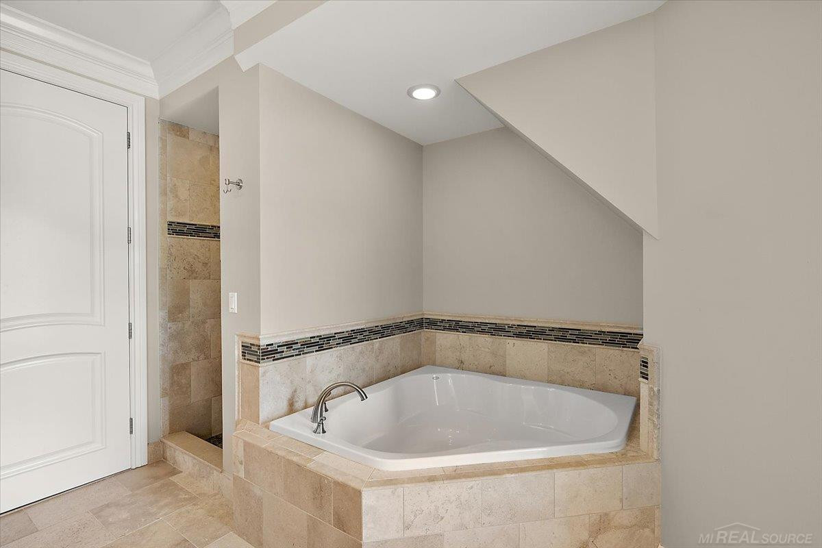 54245 Queensborough Drive, Shelby Twp, MI 48315 — Photo 57