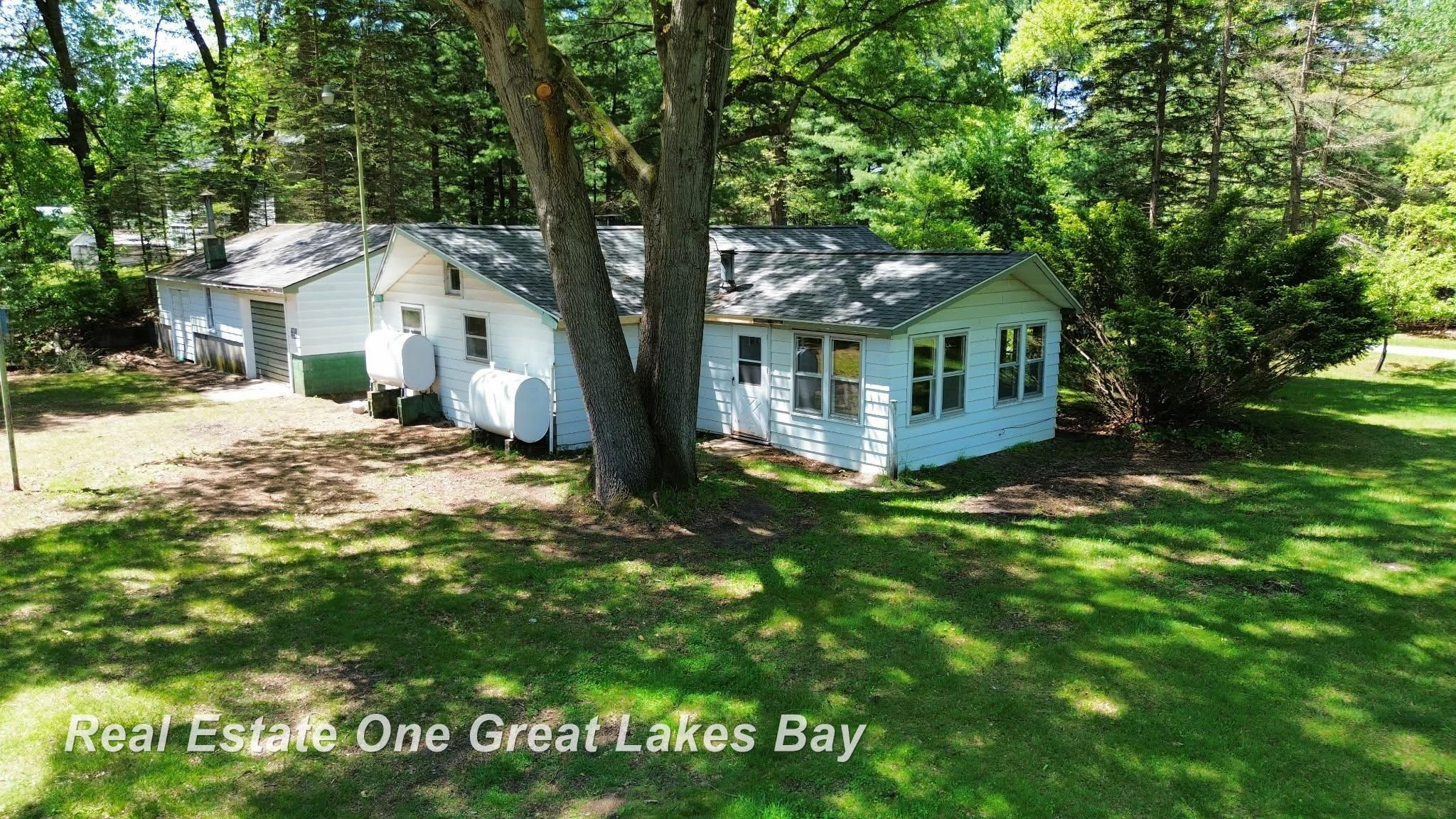 11075 Spencer Road, Saint Charles, MI 48655 — Photo 2