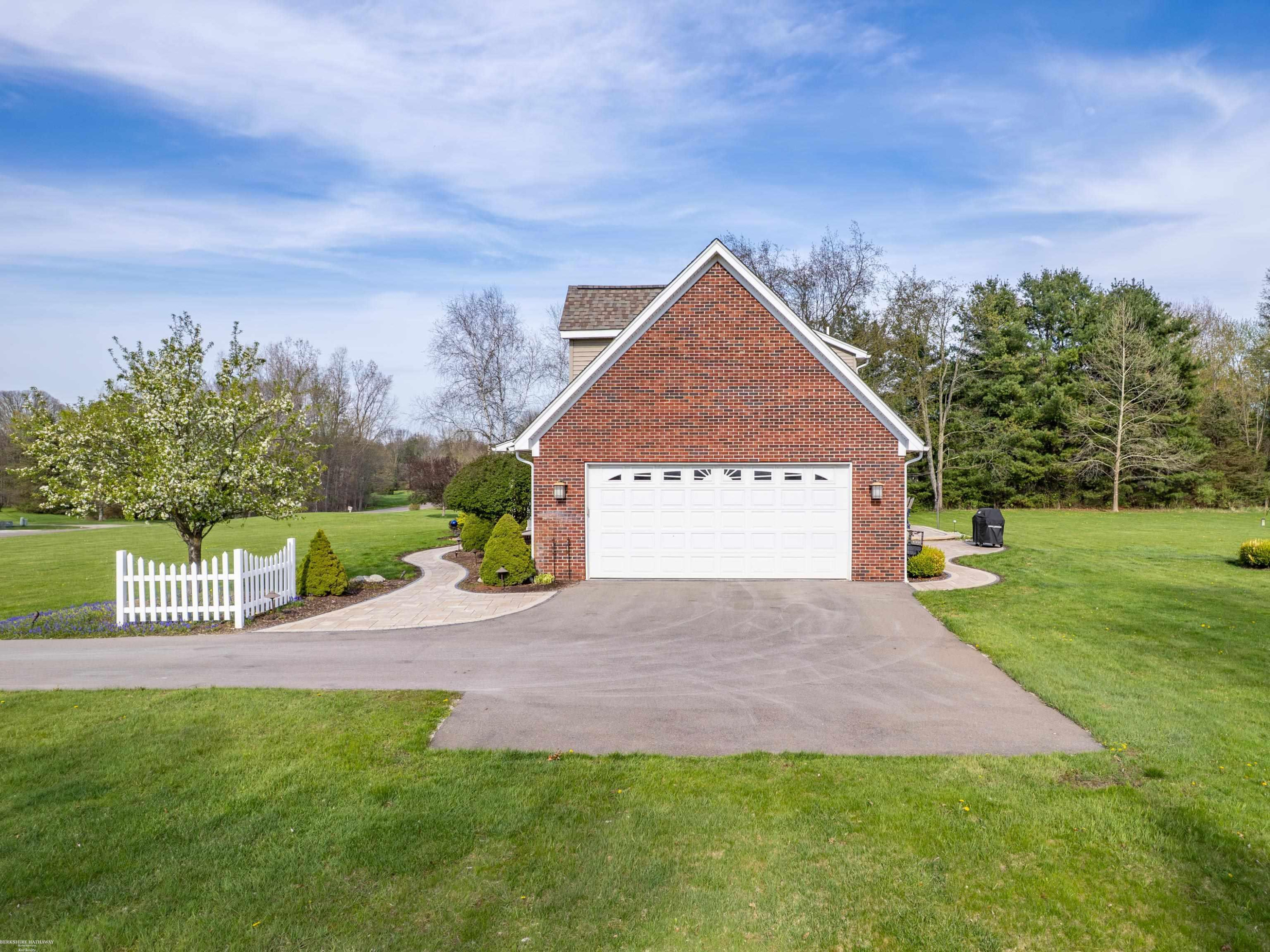 202 Donna Mae Drive, Leonard, MI 48367 — Photo 44