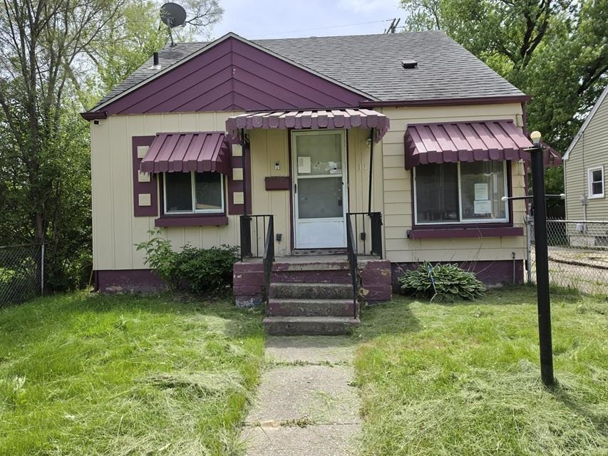 318 E Philadelphia Boulevard, Flint, MI 48505 — front exterior