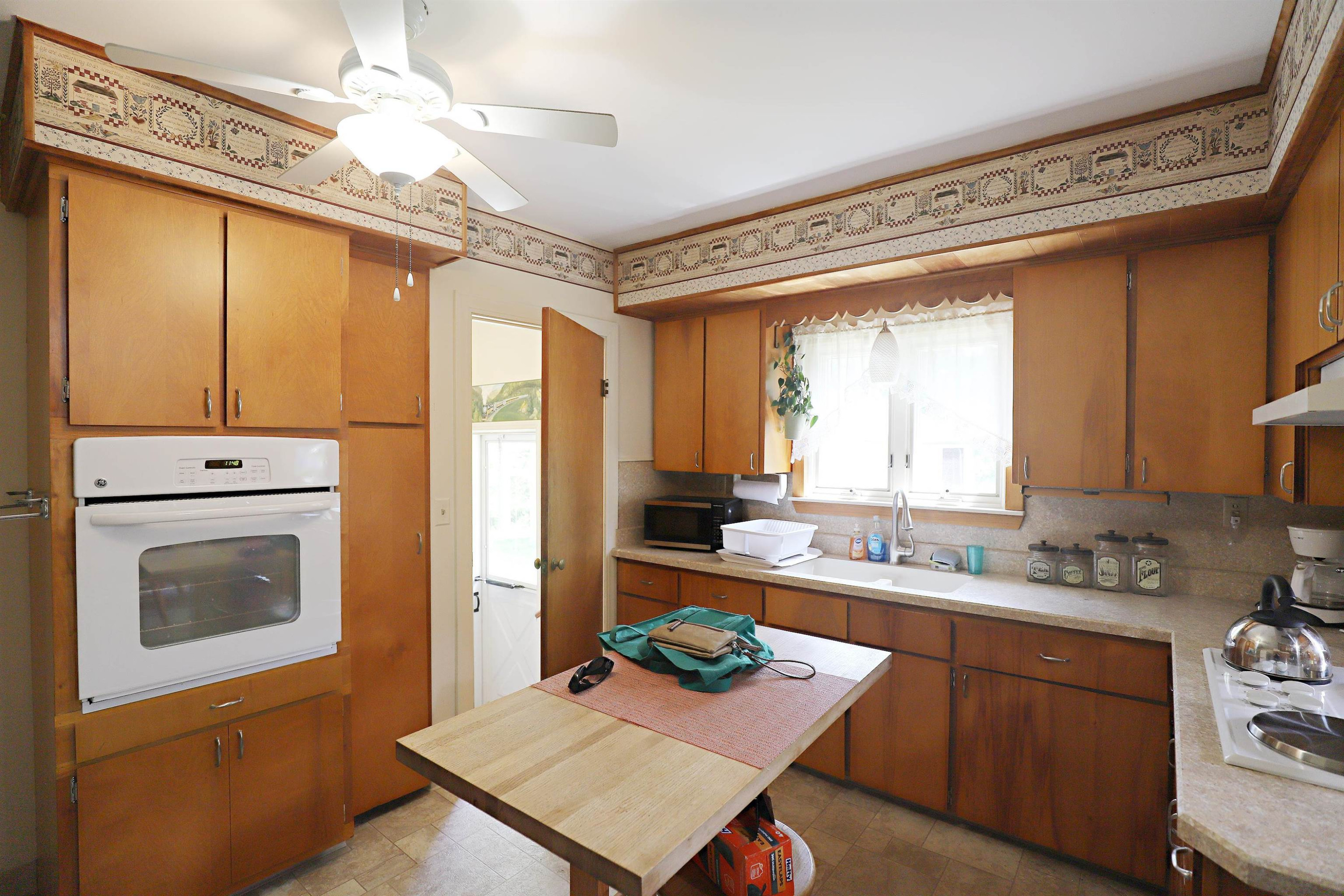536 Warren Avenue, Flushing, MI 48433 — Photo 8