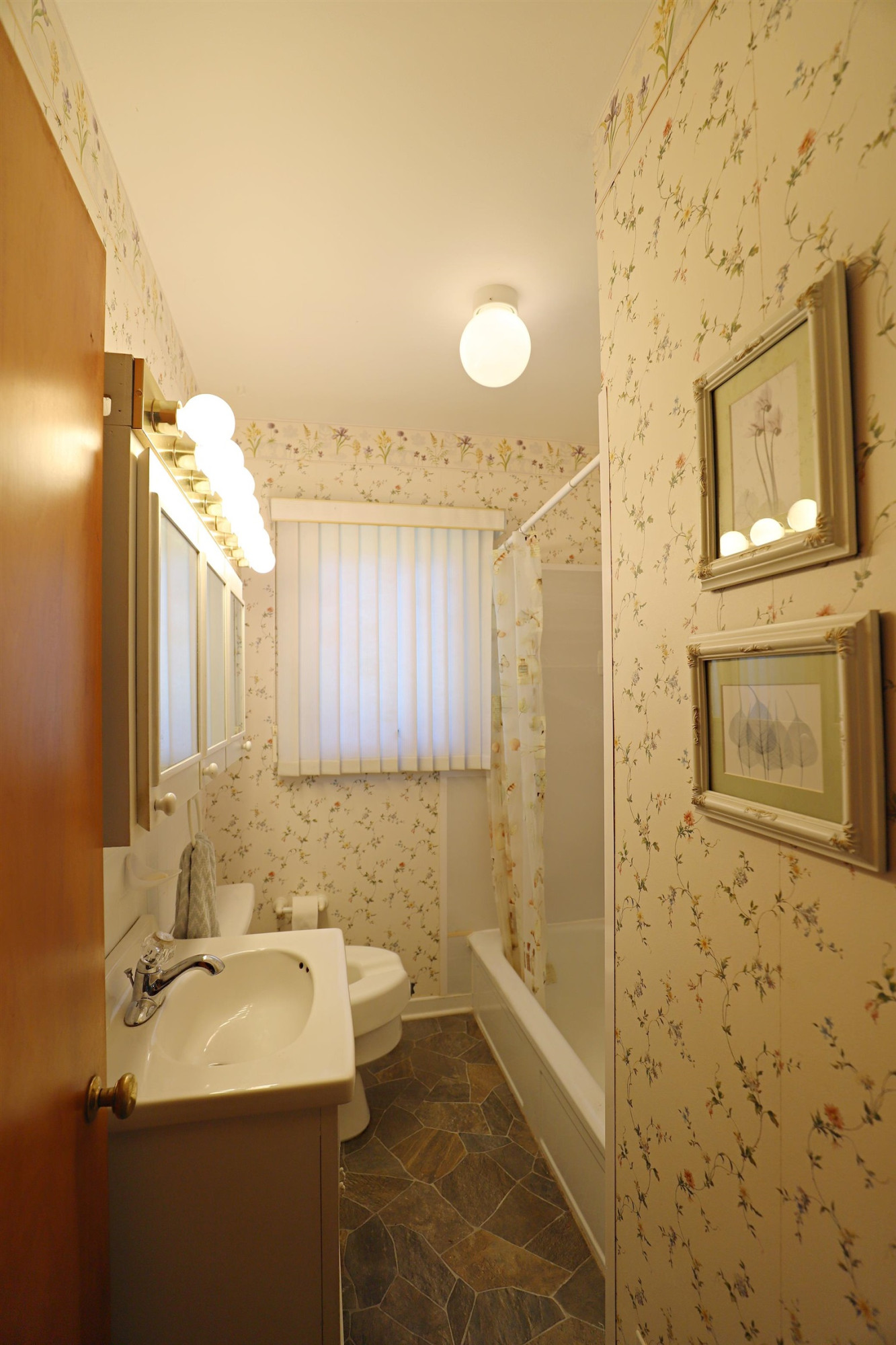 536 Warren Avenue, Flushing, MI 48433 — Photo 16