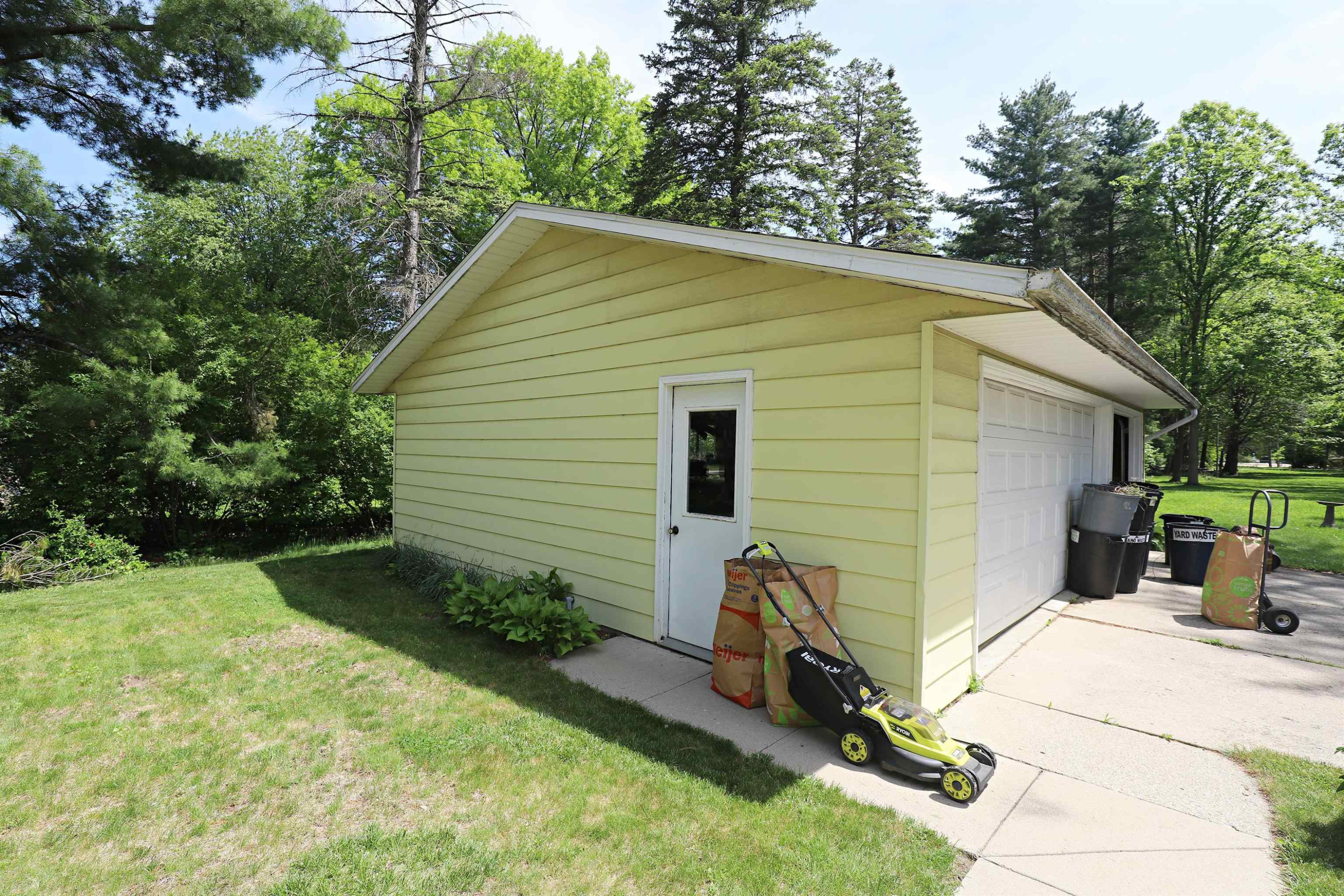 536 Warren Avenue, Flushing, MI 48433 — Photo 19
