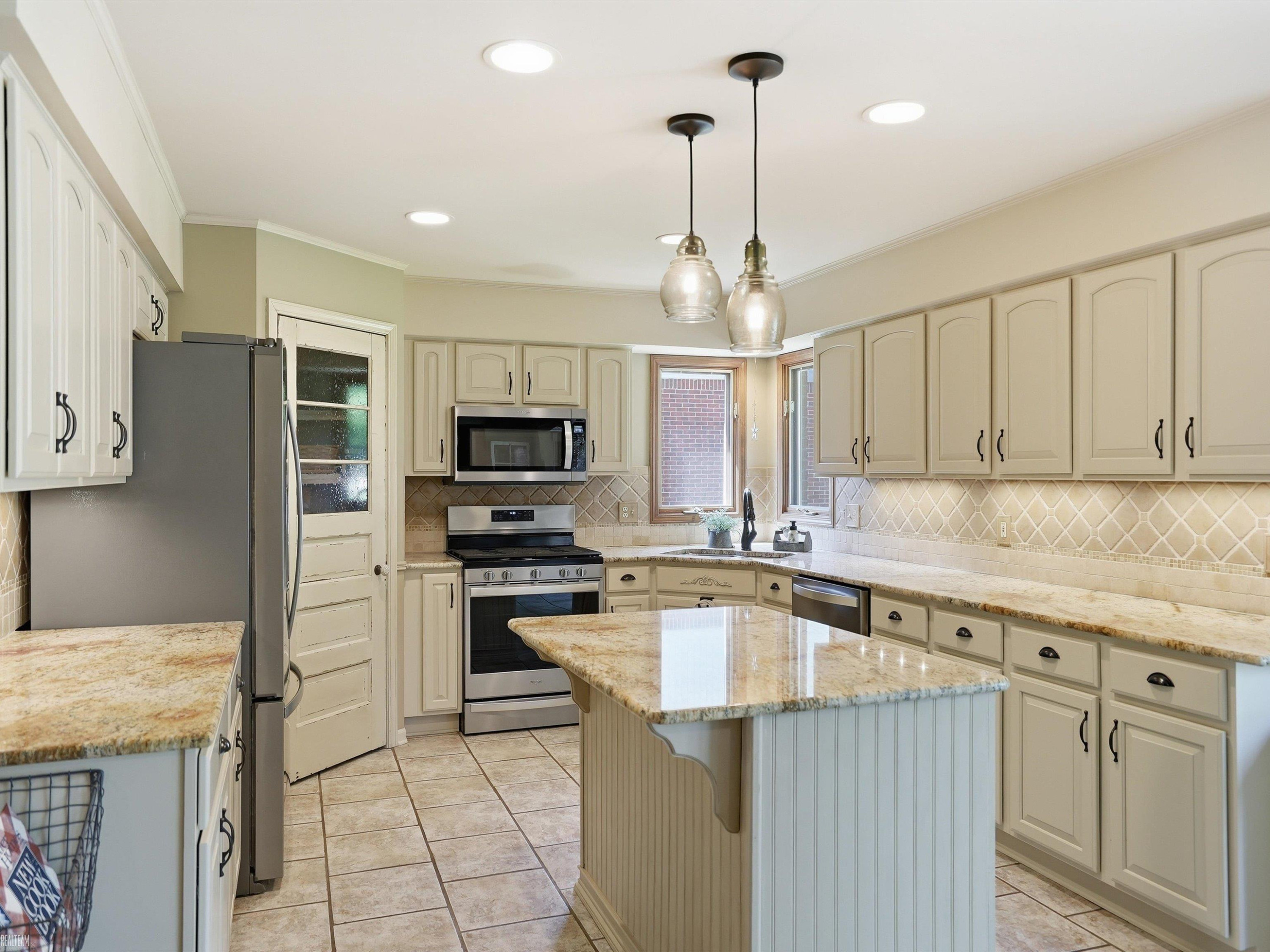 42199 Kyle Drive, Clinton Twp, MI 48038 — Photo 22