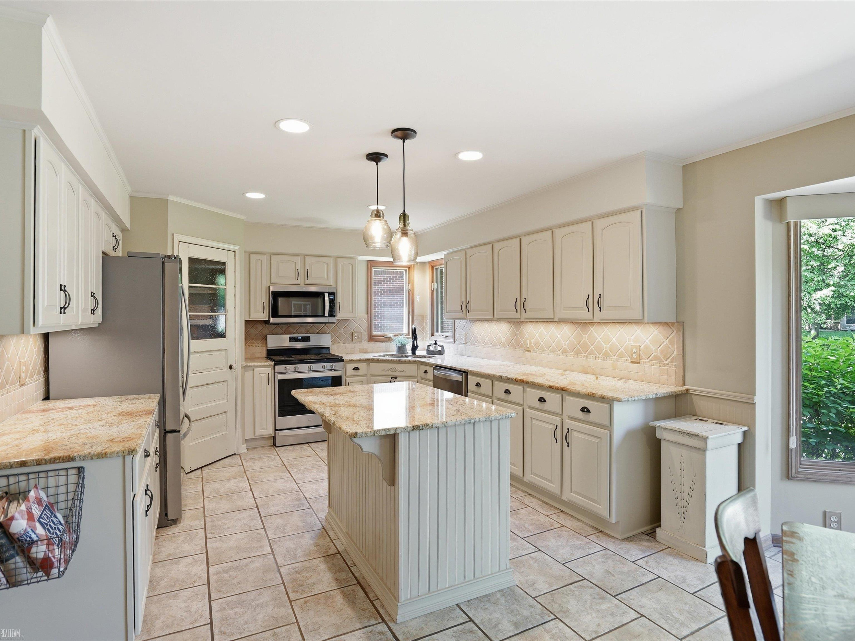 42199 Kyle Drive, Clinton Twp, MI 48038 — Photo 23