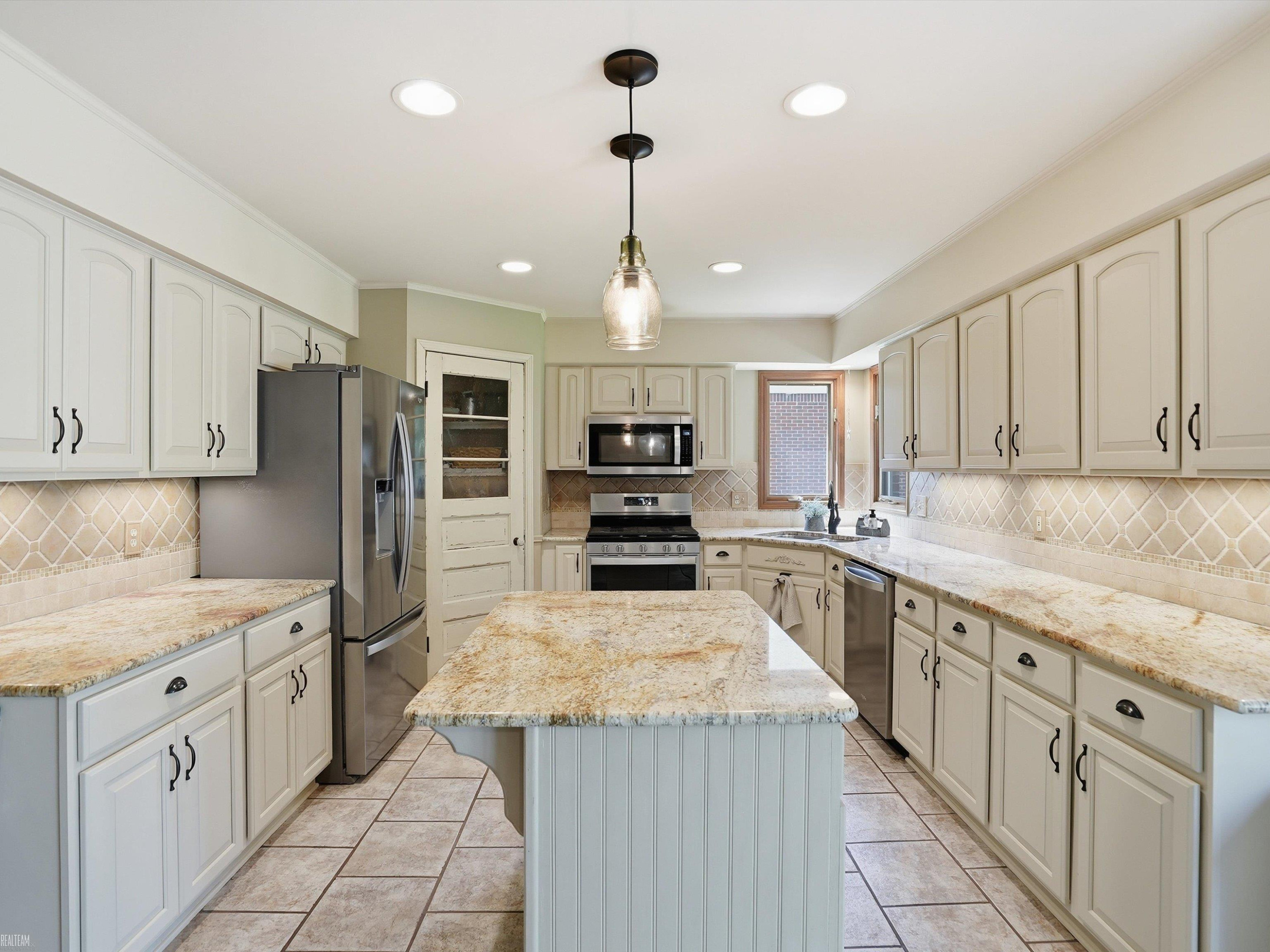 42199 Kyle Drive, Clinton Twp, MI 48038 — Photo 24