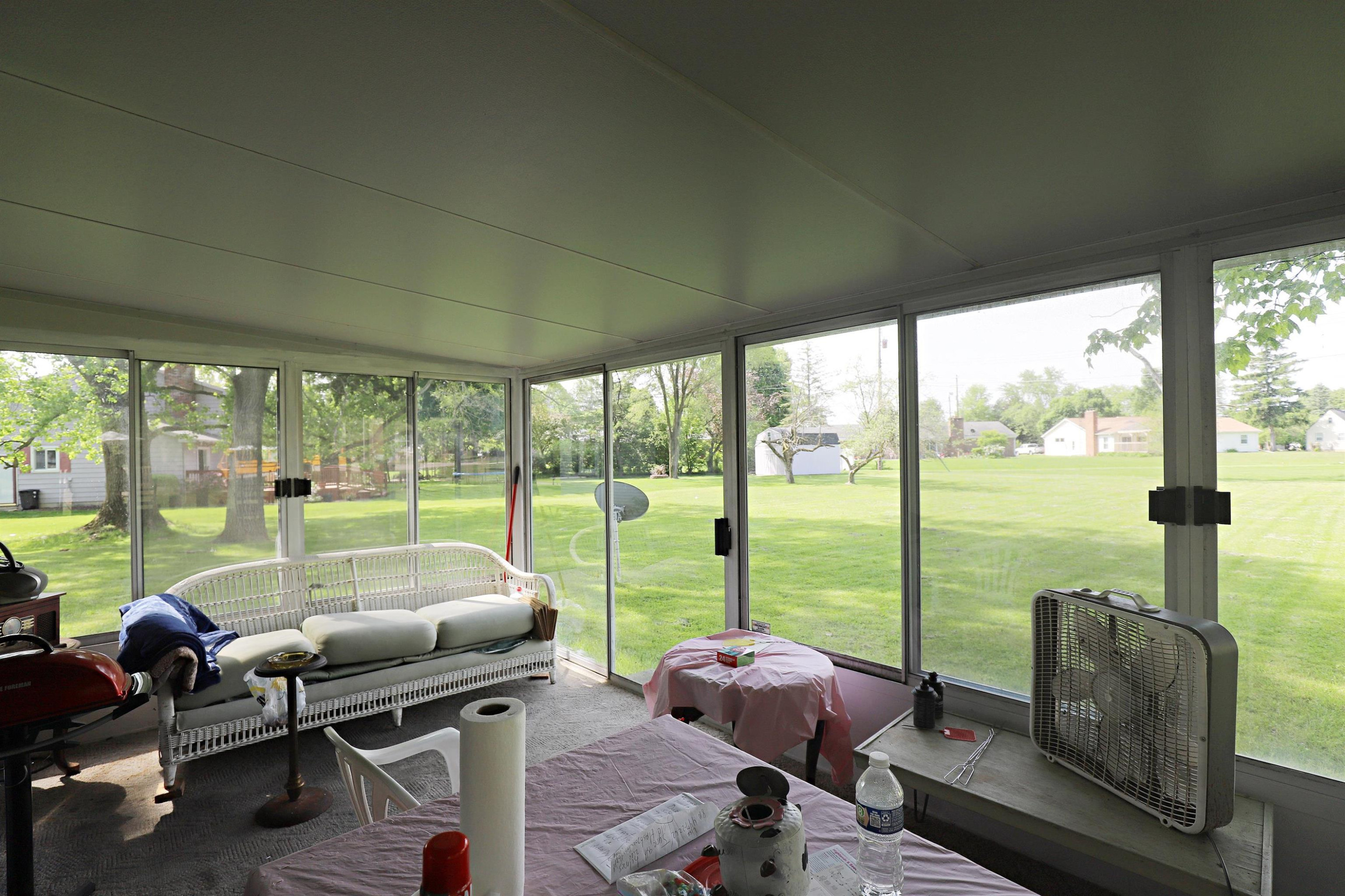1047 Western Hills Drive, Flint, MI 48532 — Photo 15