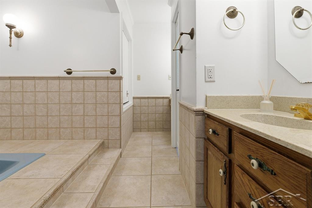 2109 Dilloway Drive, Midland, MI 48640 — Photo 41