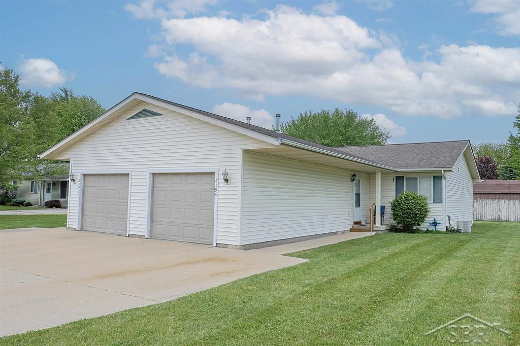 6192/6194 Whitcomb Drive, Saginaw, MI 48603 — front exterior