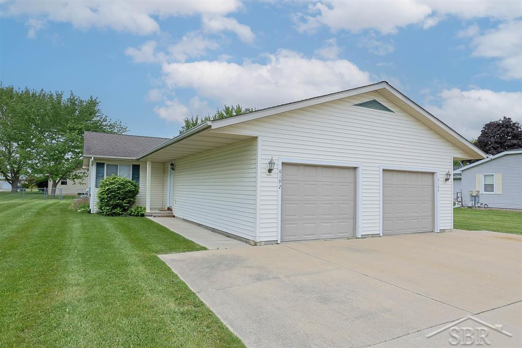6192/6194 Whitcomb Drive, Saginaw, MI 48603 — Photo 2