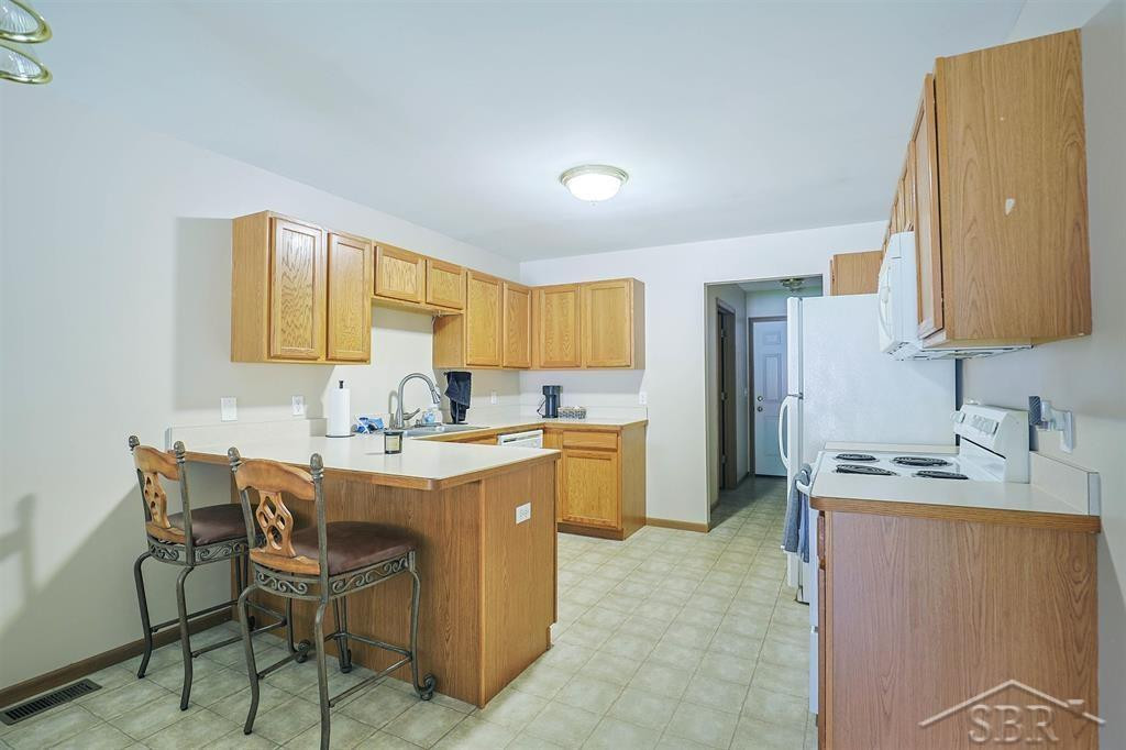 6192/6194 Whitcomb Drive, Saginaw, MI 48603 — Photo 3