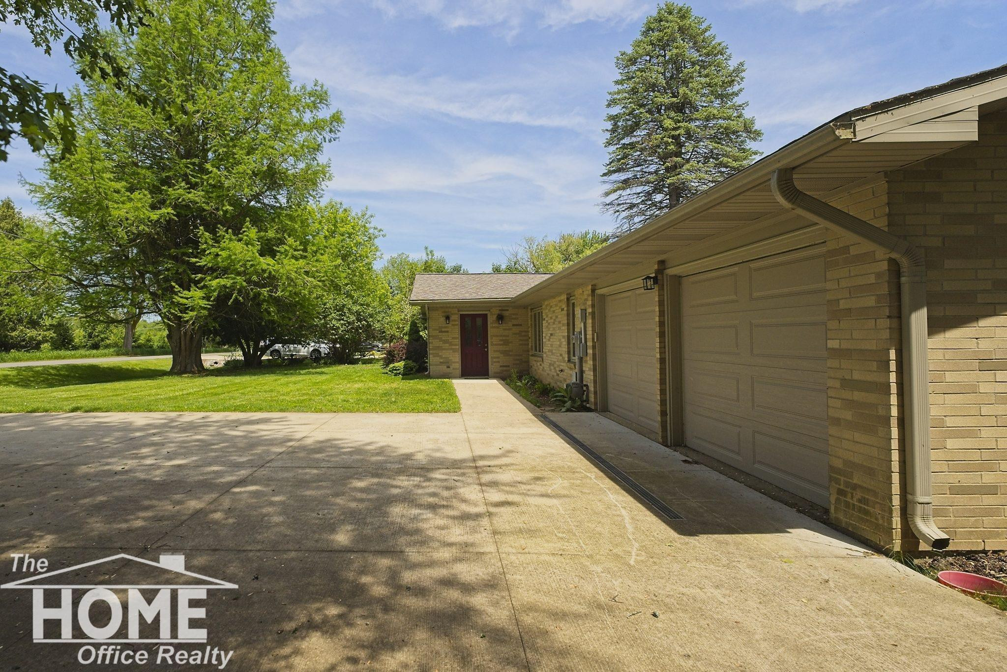 4879 Mohican Trail, Owosso, MI 48867 — Photo 35