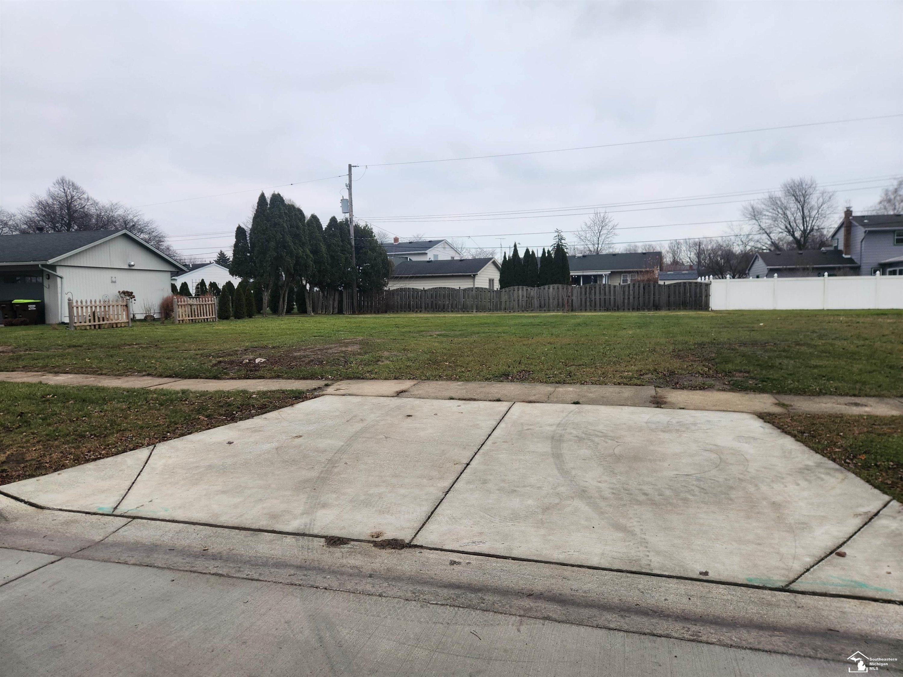1306 John L Drive, Monroe, MI 48162