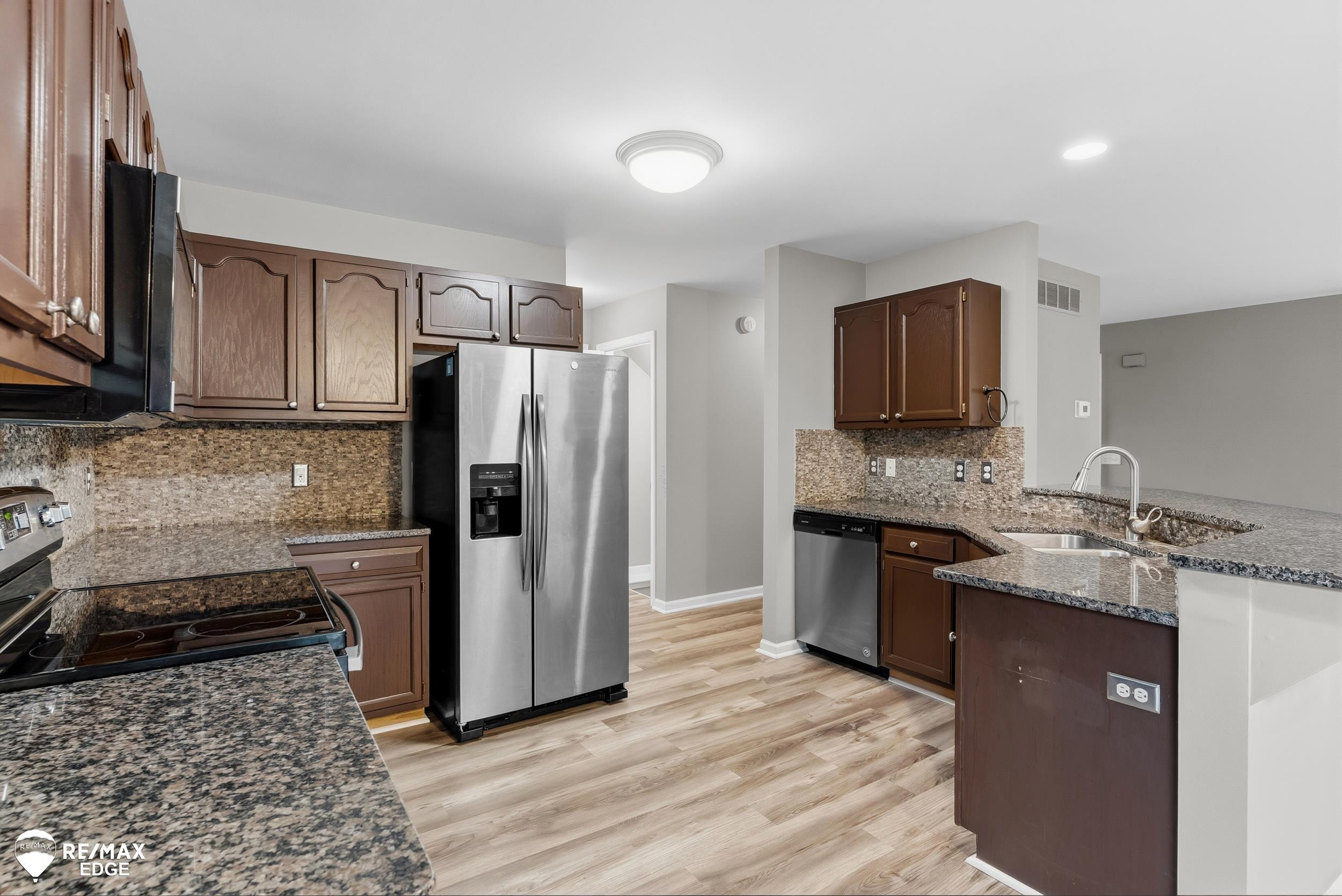 6428 Saline Drive, Waterford, MI 48329 — Photo 10