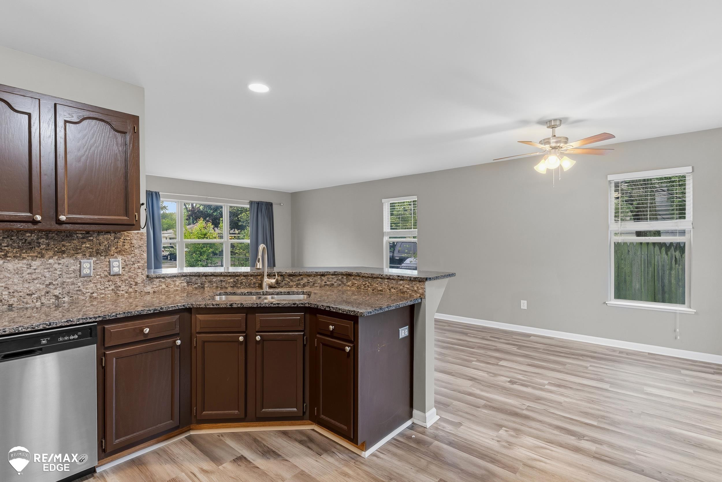 6428 Saline Drive, Waterford, MI 48329 — Photo 11