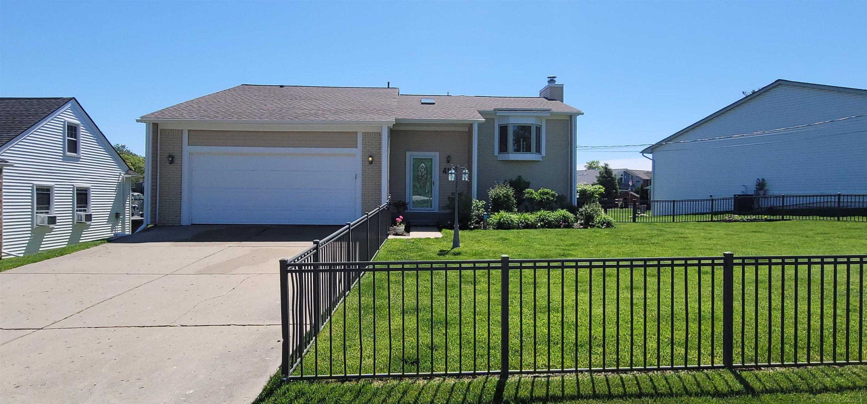 415 Coledale Drive, White Lake, MI