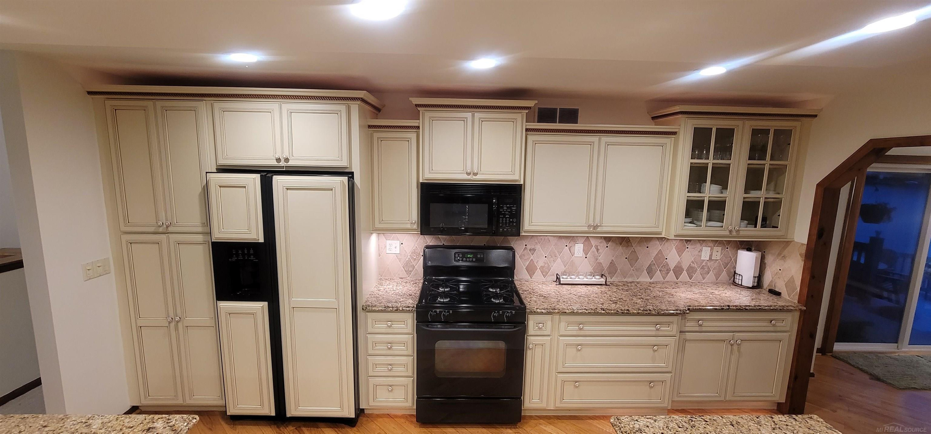 415 Coledale Drive, White Lake, MI — Photo 22