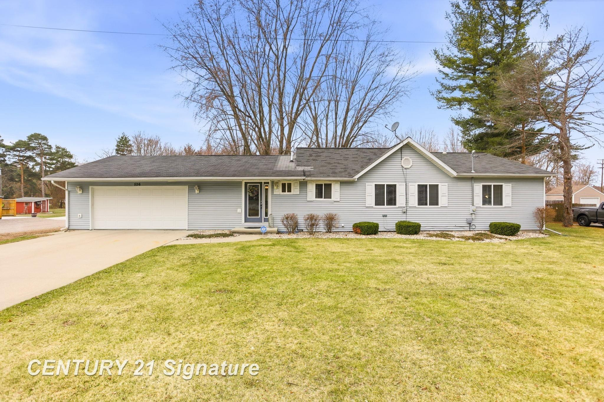526 S Maple Street, Hemlock, MI 48626 — front exterior