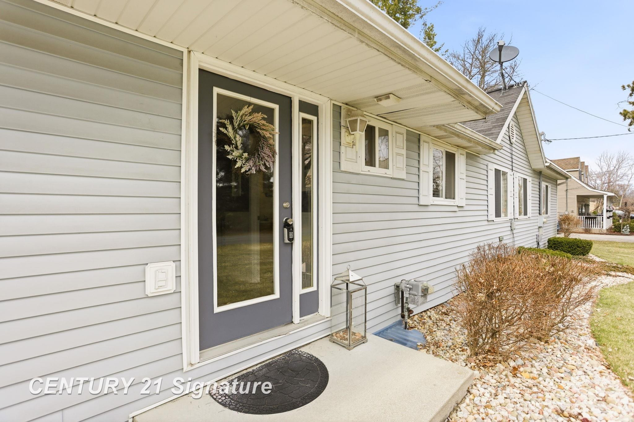 526 S Maple Street, Hemlock, MI 48626 — Photo 2