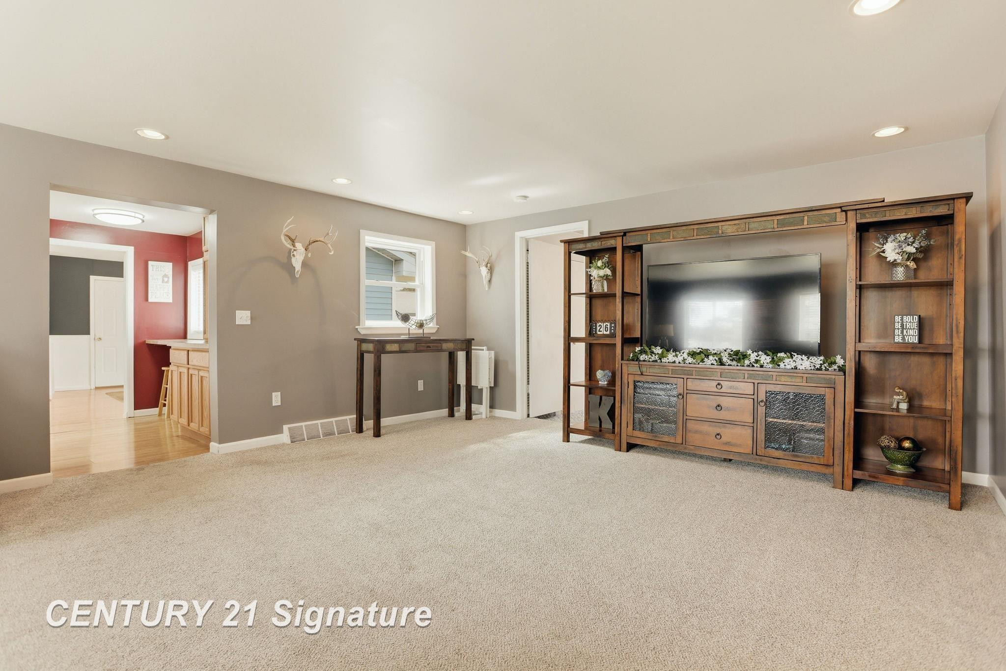 526 S Maple Street, Hemlock, MI 48626 — Photo 16