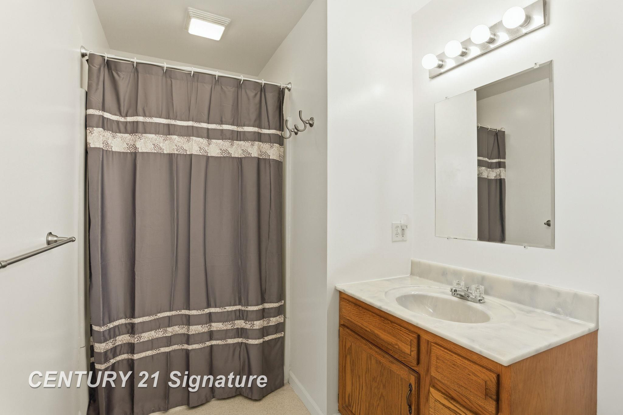 526 S Maple Street, Hemlock, MI 48626 — Photo 20