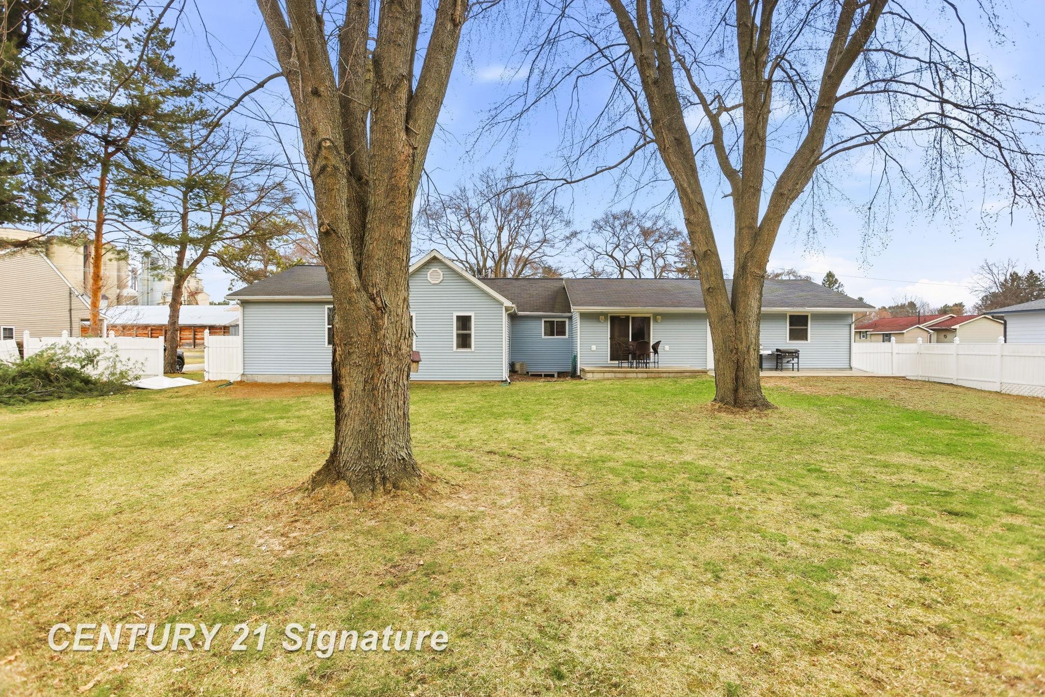526 S Maple Street, Hemlock, MI 48626 — Photo 29