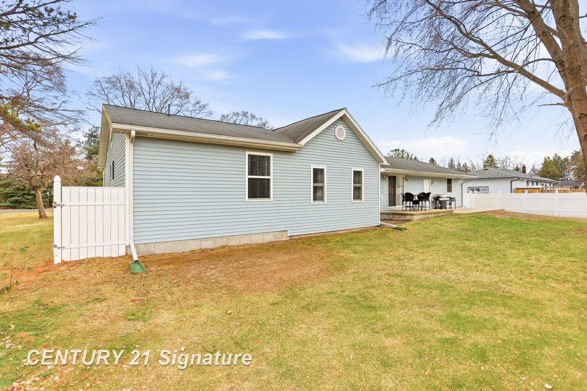 526 S Maple Street, Hemlock, MI 48626 — Photo 30