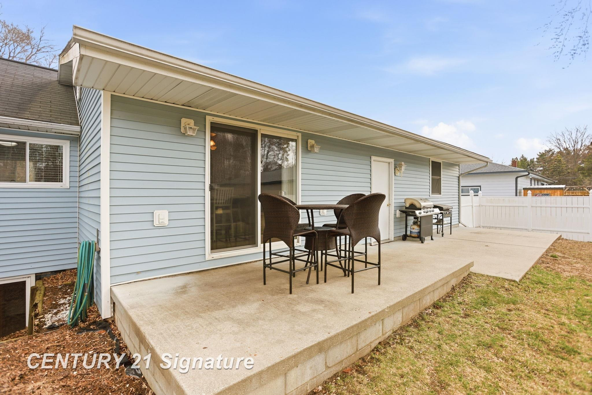 526 S Maple Street, Hemlock, MI 48626 — Photo 31