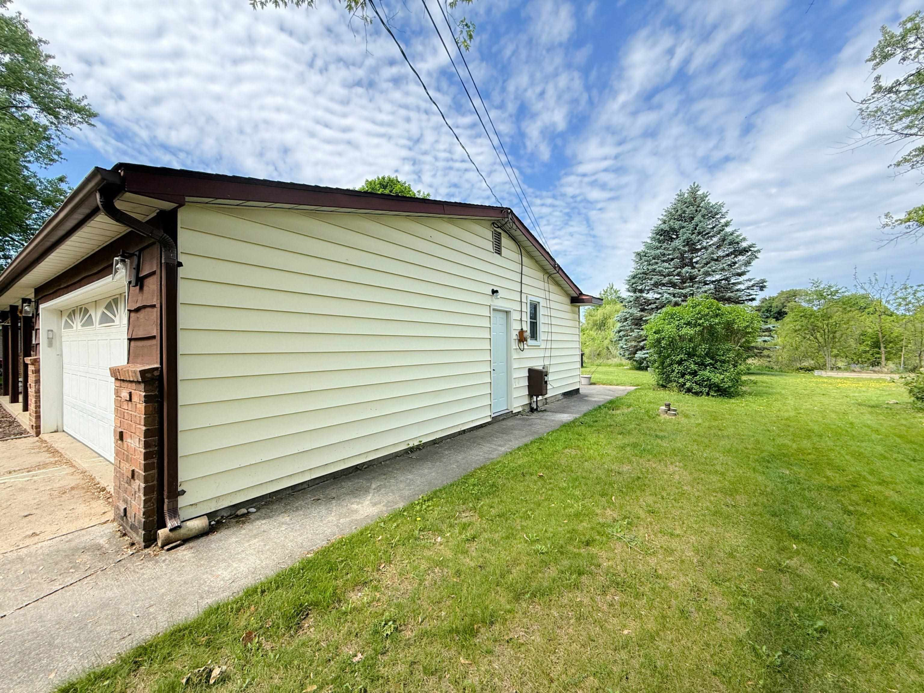 11477 Colonial Woods Drive, Clio, MI 48420 — Photo 32