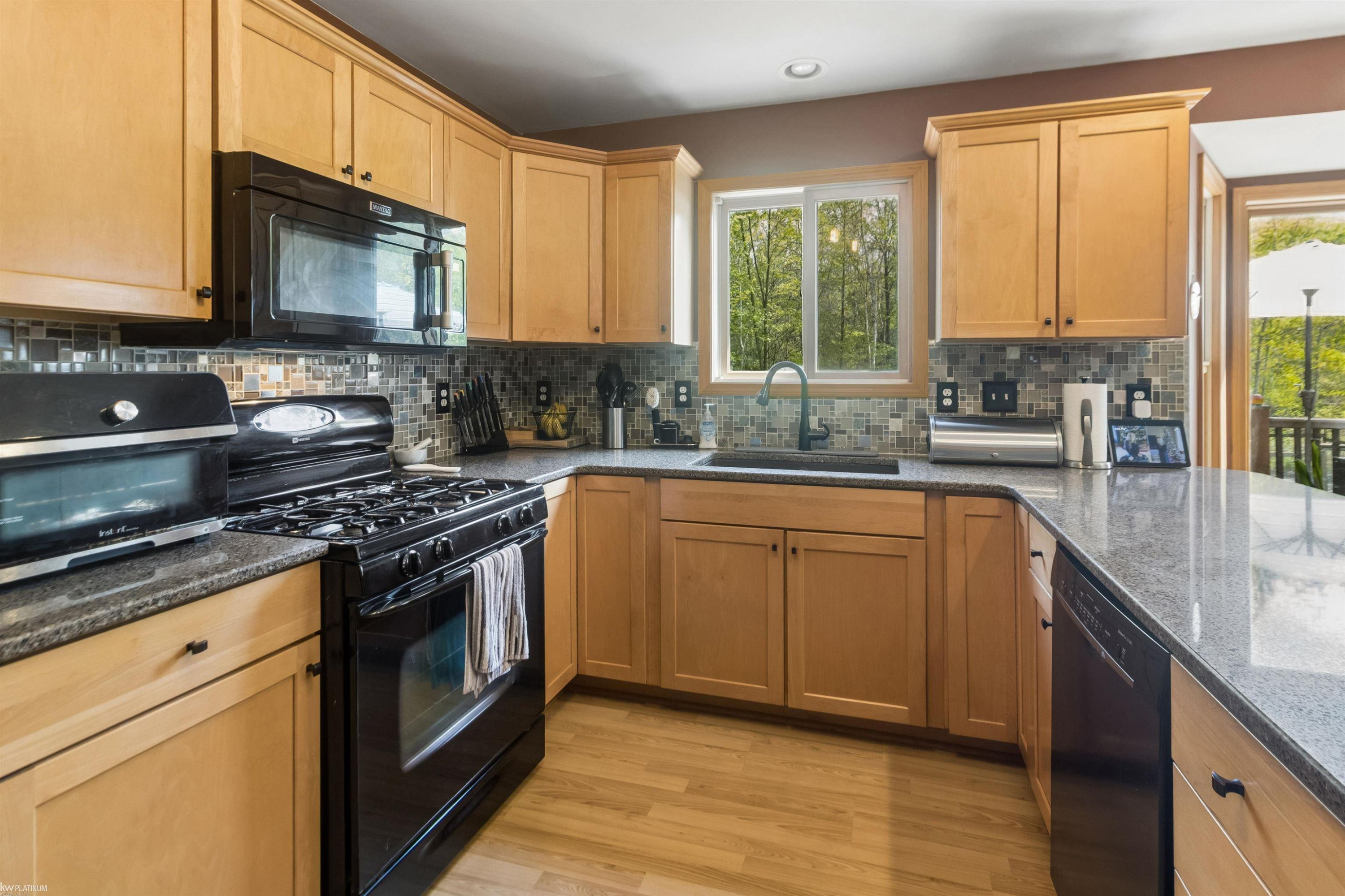 6527 Genaw Road, Algonac, MI 48001 — Photo 17