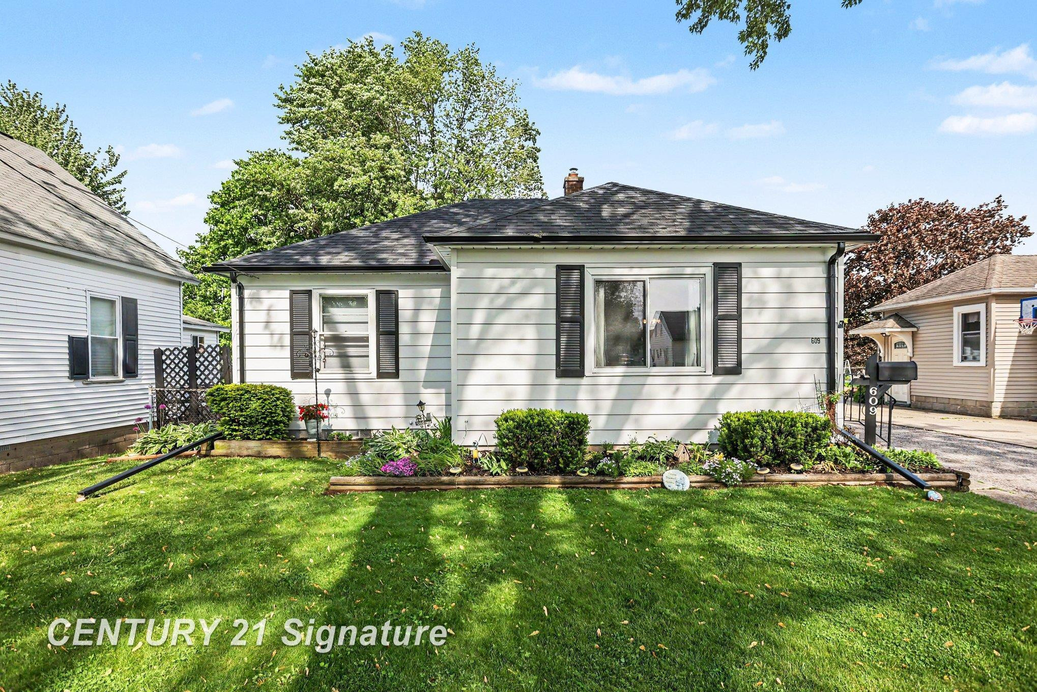 609 S Alp Street, Bay City, MI 48706 — front exterior