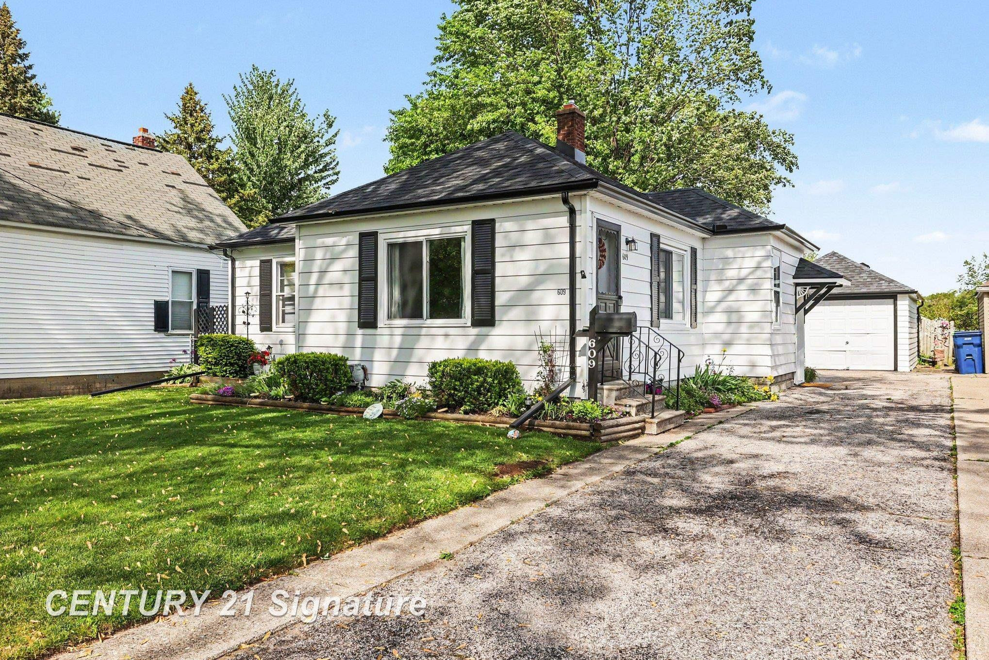 609 S Alp Street, Bay City, MI 48706 — Photo 2