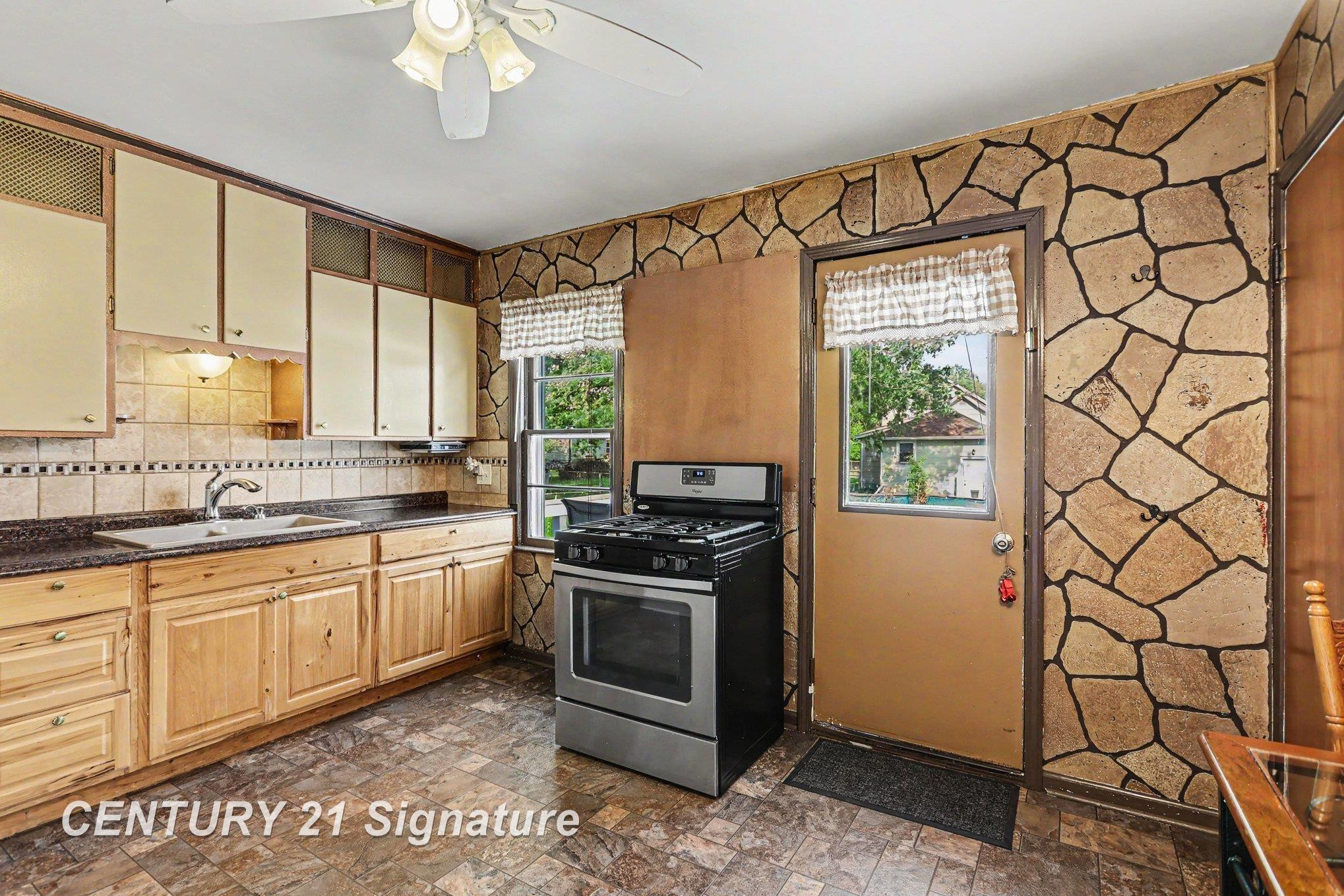609 S Alp Street, Bay City, MI 48706 — Photo 7