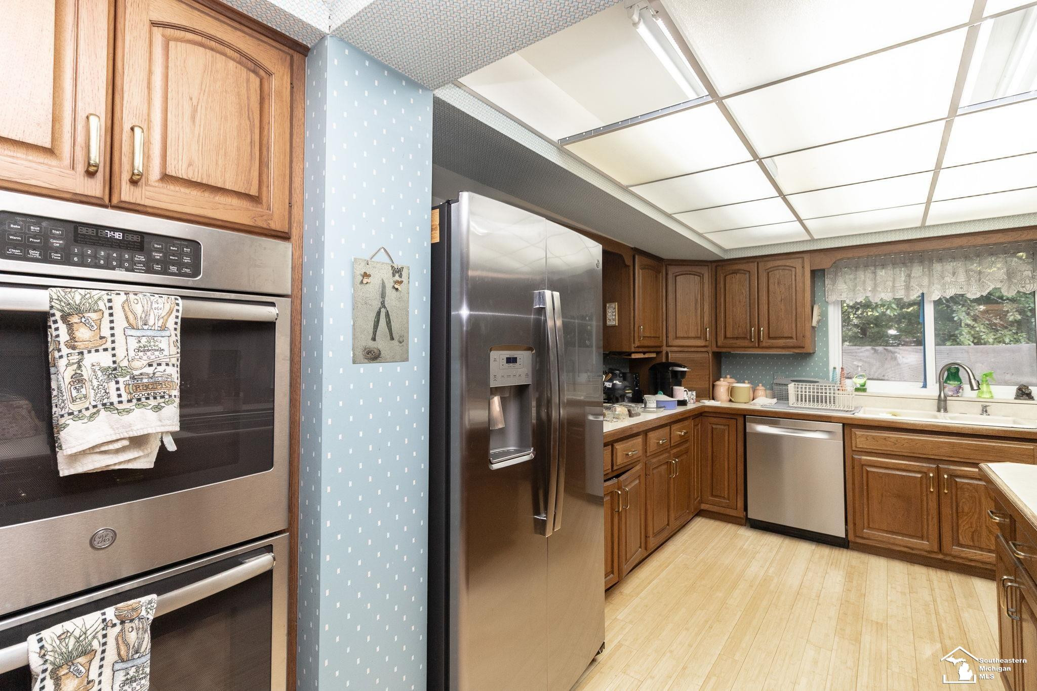 1372 Laurelhurst Drive, Temperance, MI 48182 — Photo 13