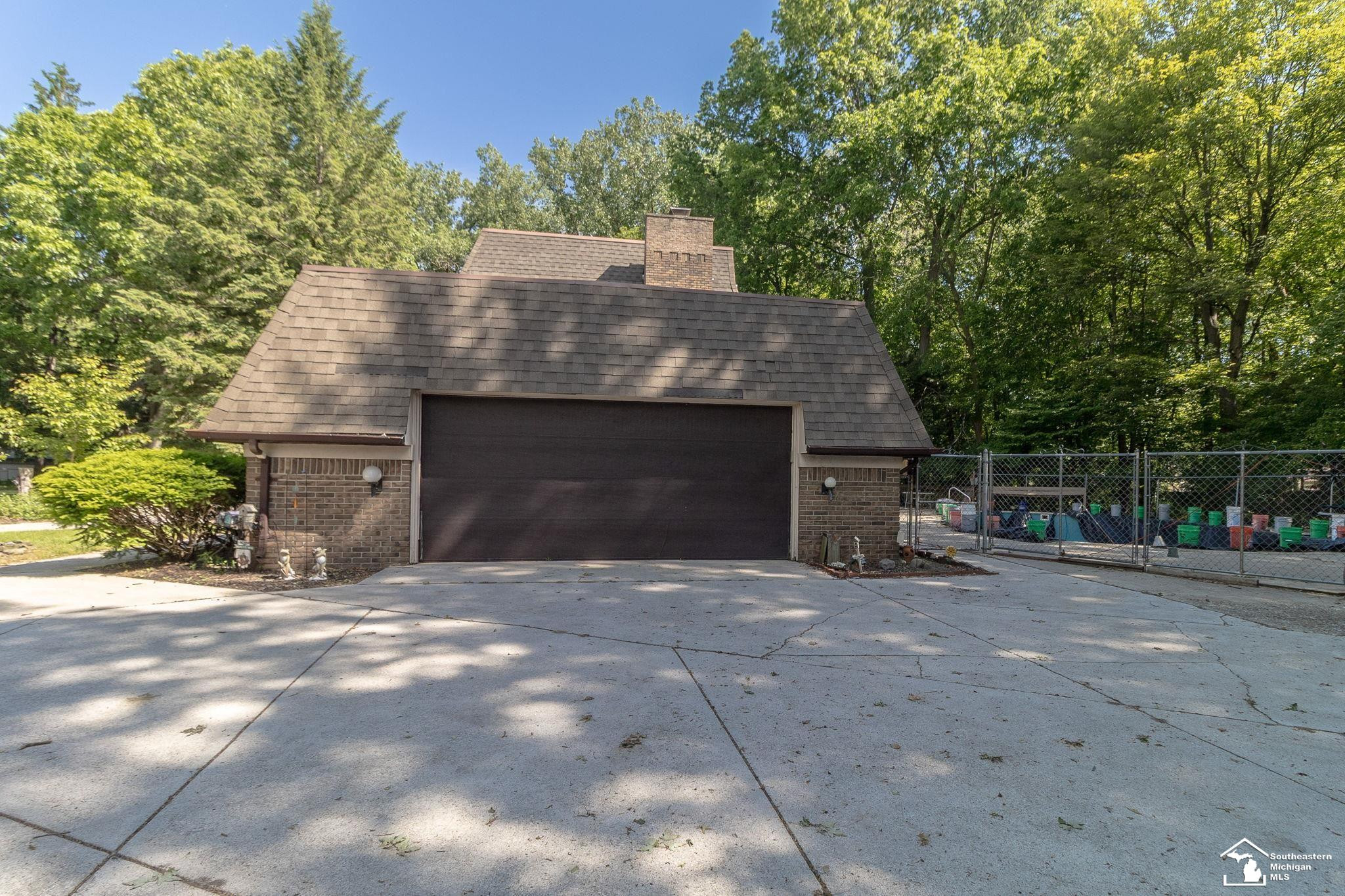 1372 Laurelhurst Drive, Temperance, MI 48182 — Photo 35