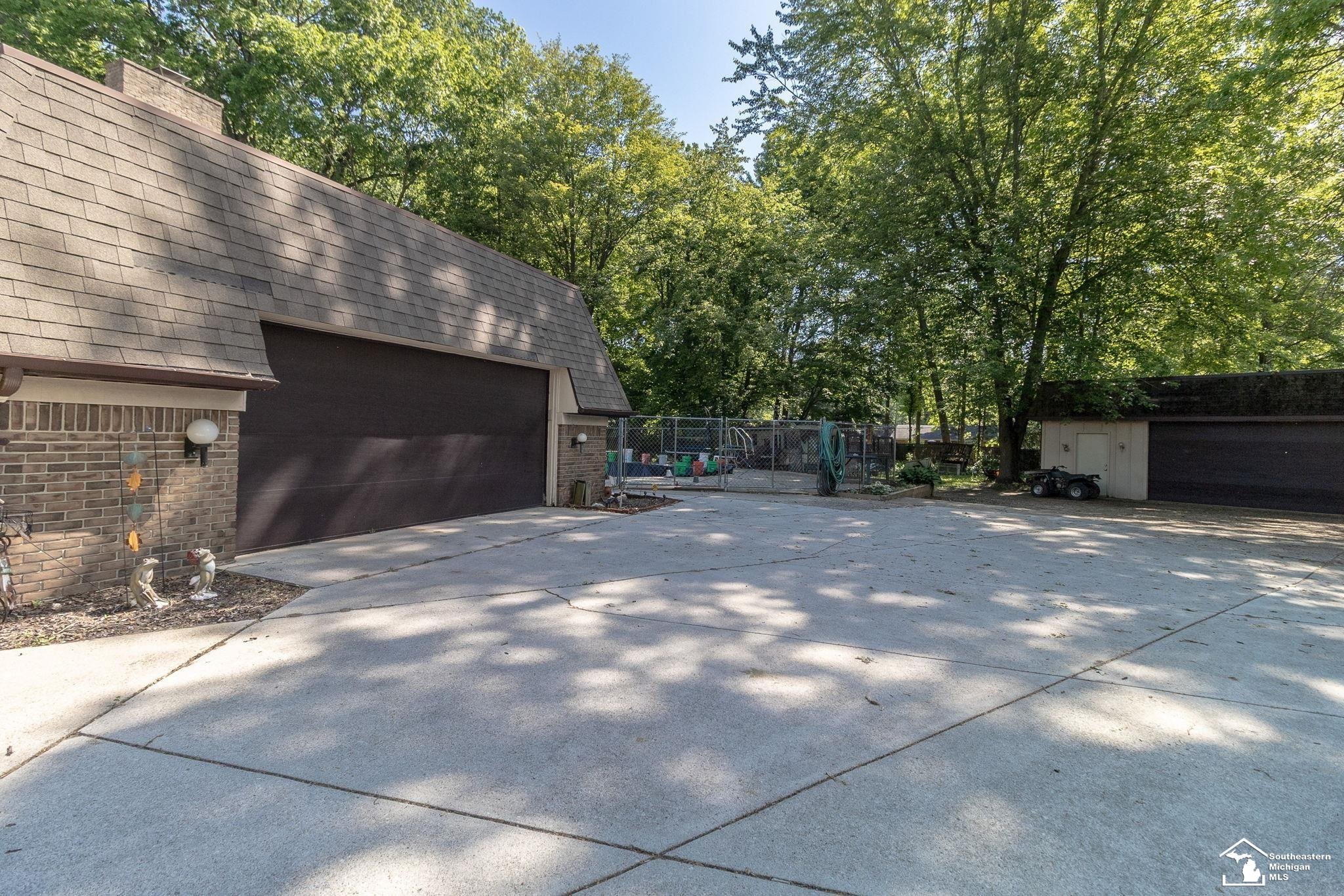 1372 Laurelhurst Drive, Temperance, MI 48182 — Photo 37